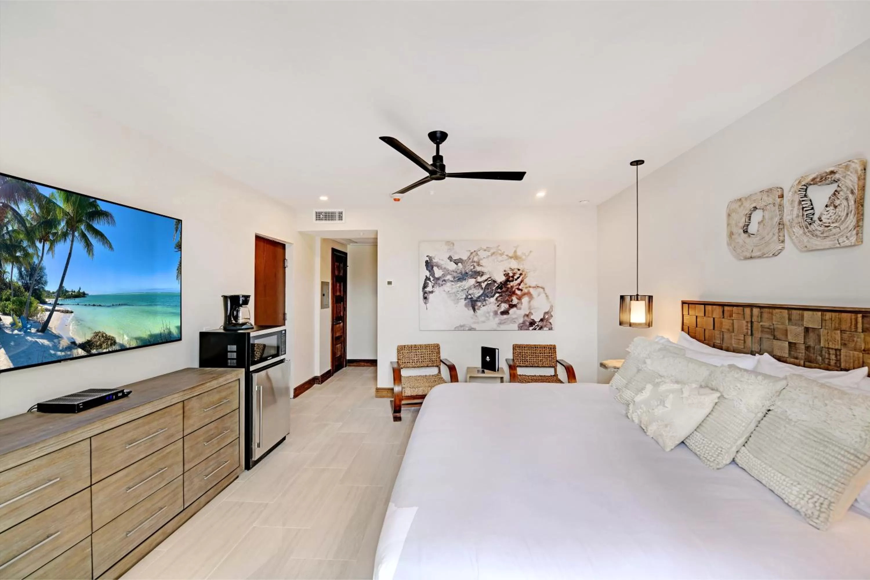 Photo of the whole room, Bed in Bali Hai Beachfront Resort and Spa