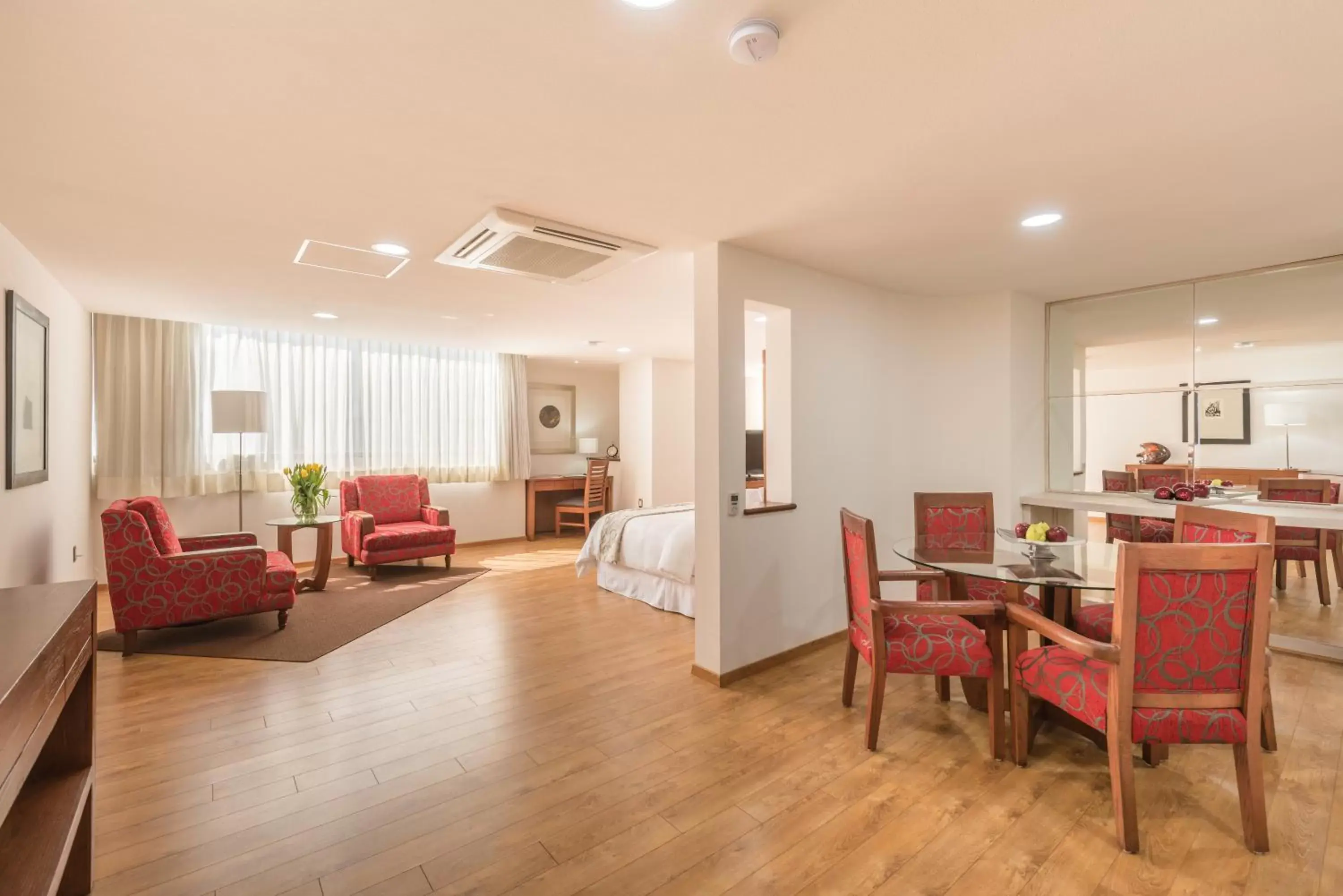 Photo of the whole room, Seating Area in Suites Perisur Apartamentos Amueblados
