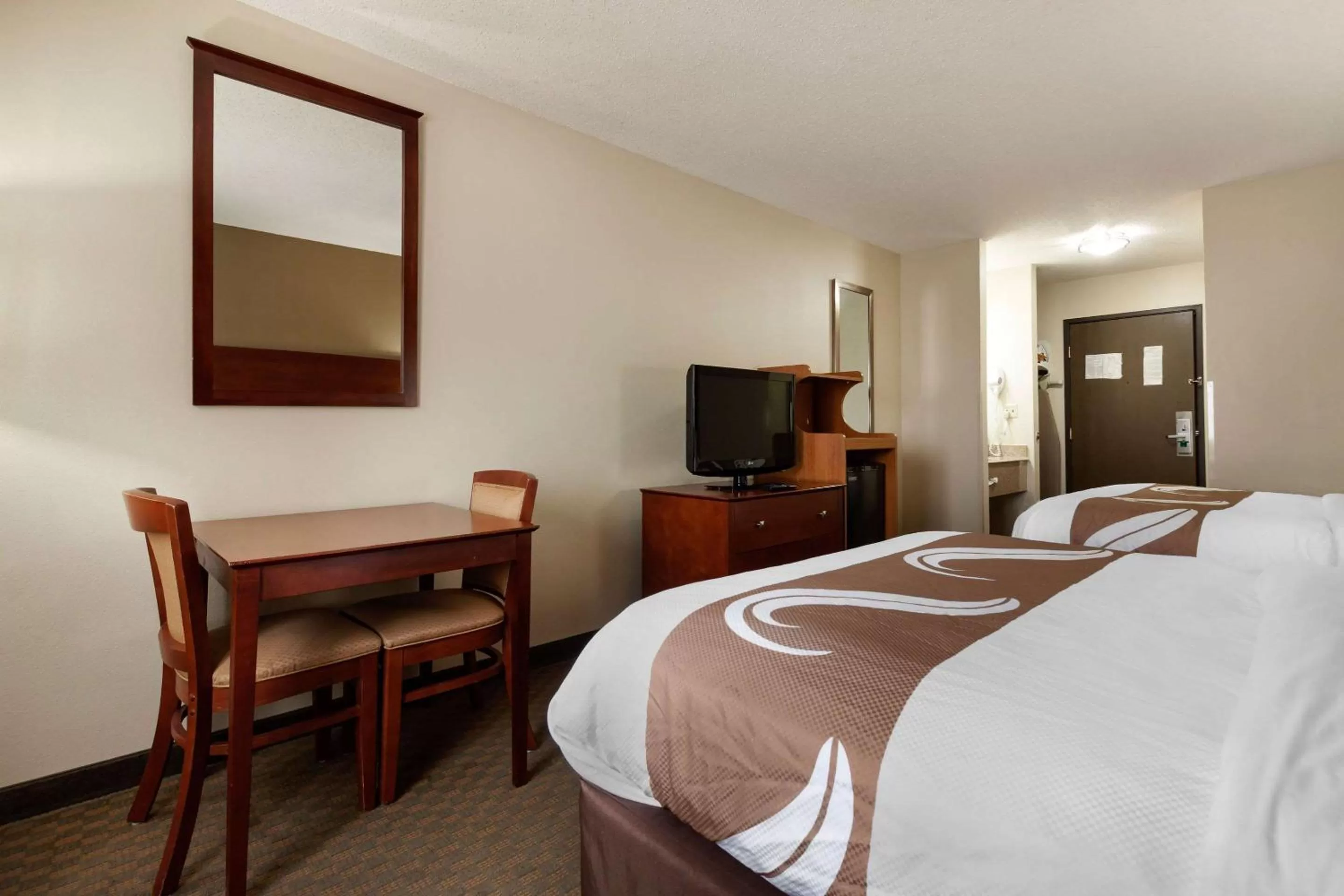 Photo of the whole room, Bed in Quality Inn Hays I-70