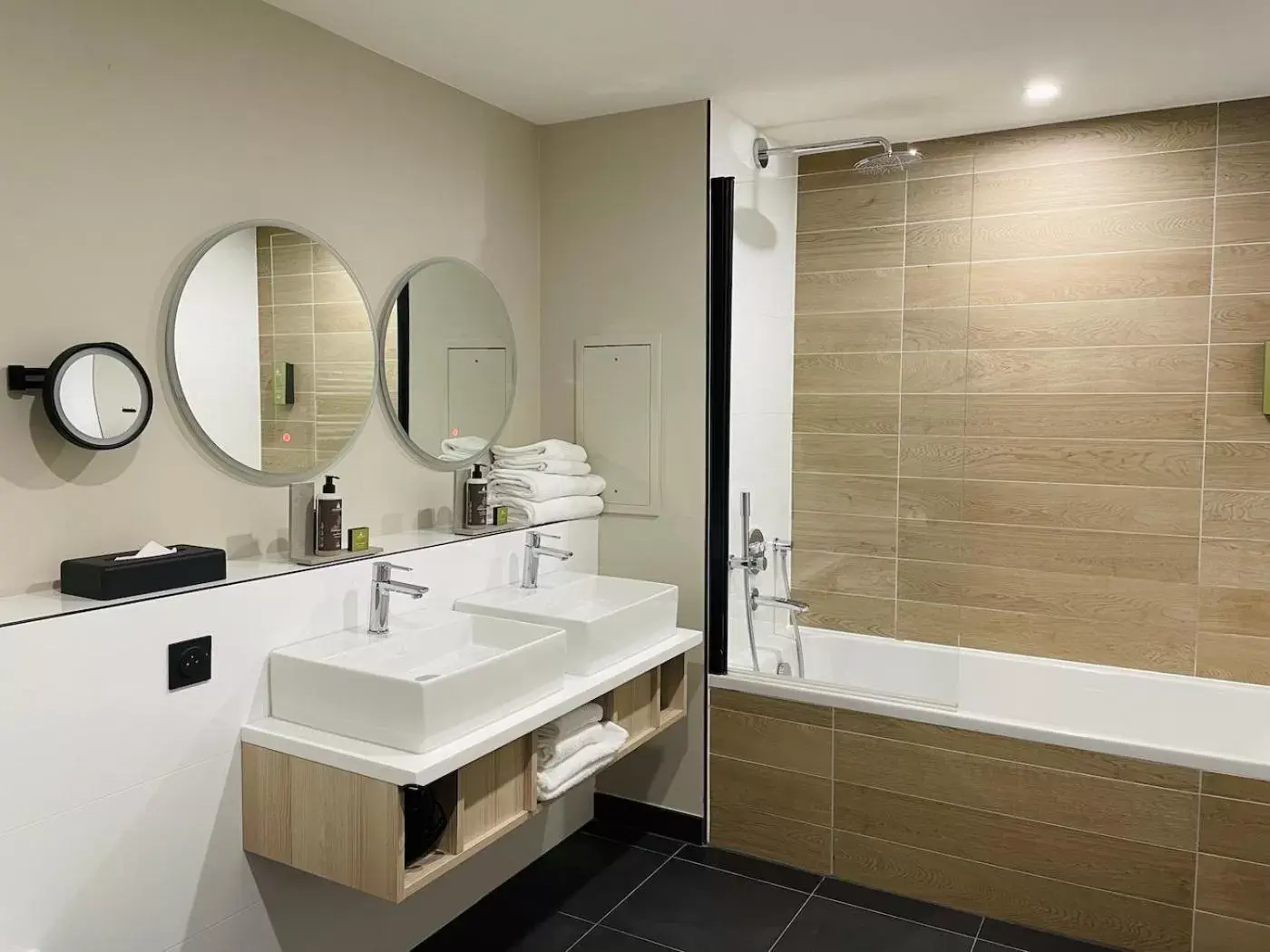 Bathroom in Citadines Eurometropole Strasbourg Bathroom in Citadines Eurometropole Strasbourg