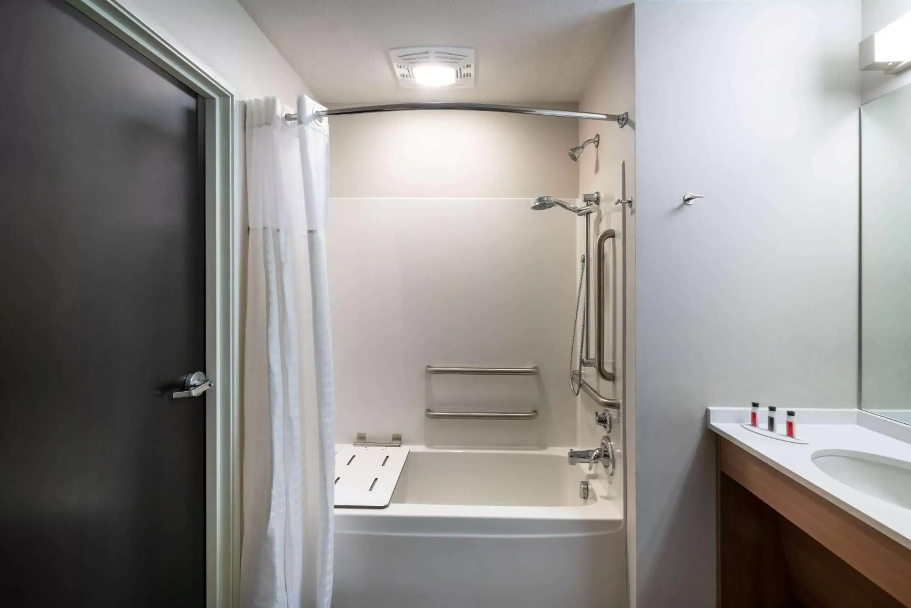 Bathroom in Microtel Inn & Suites by Wyndham Carlisle