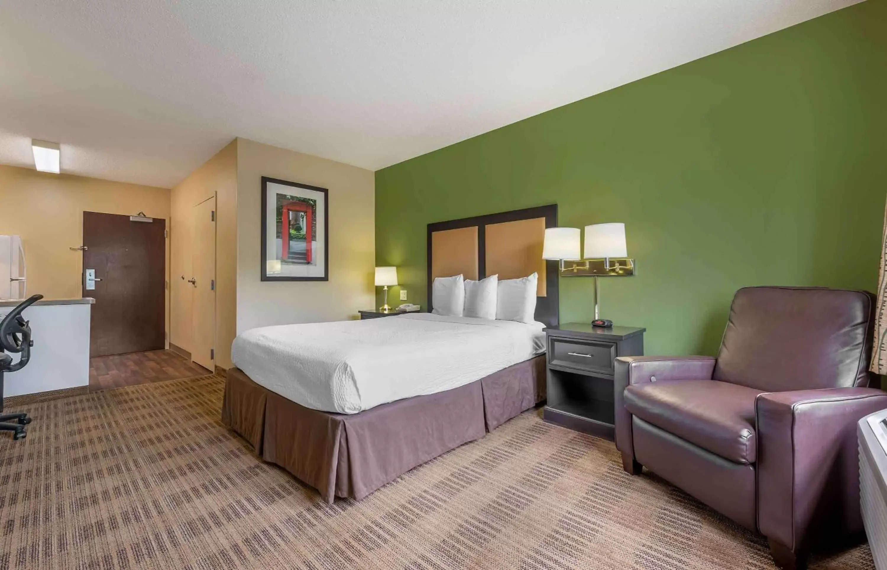 Bedroom in Extended Stay America Suites - Bloomington - Normal