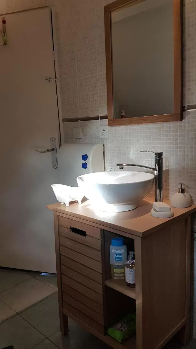 Shower, Bathroom in Le Clos des Écureuils