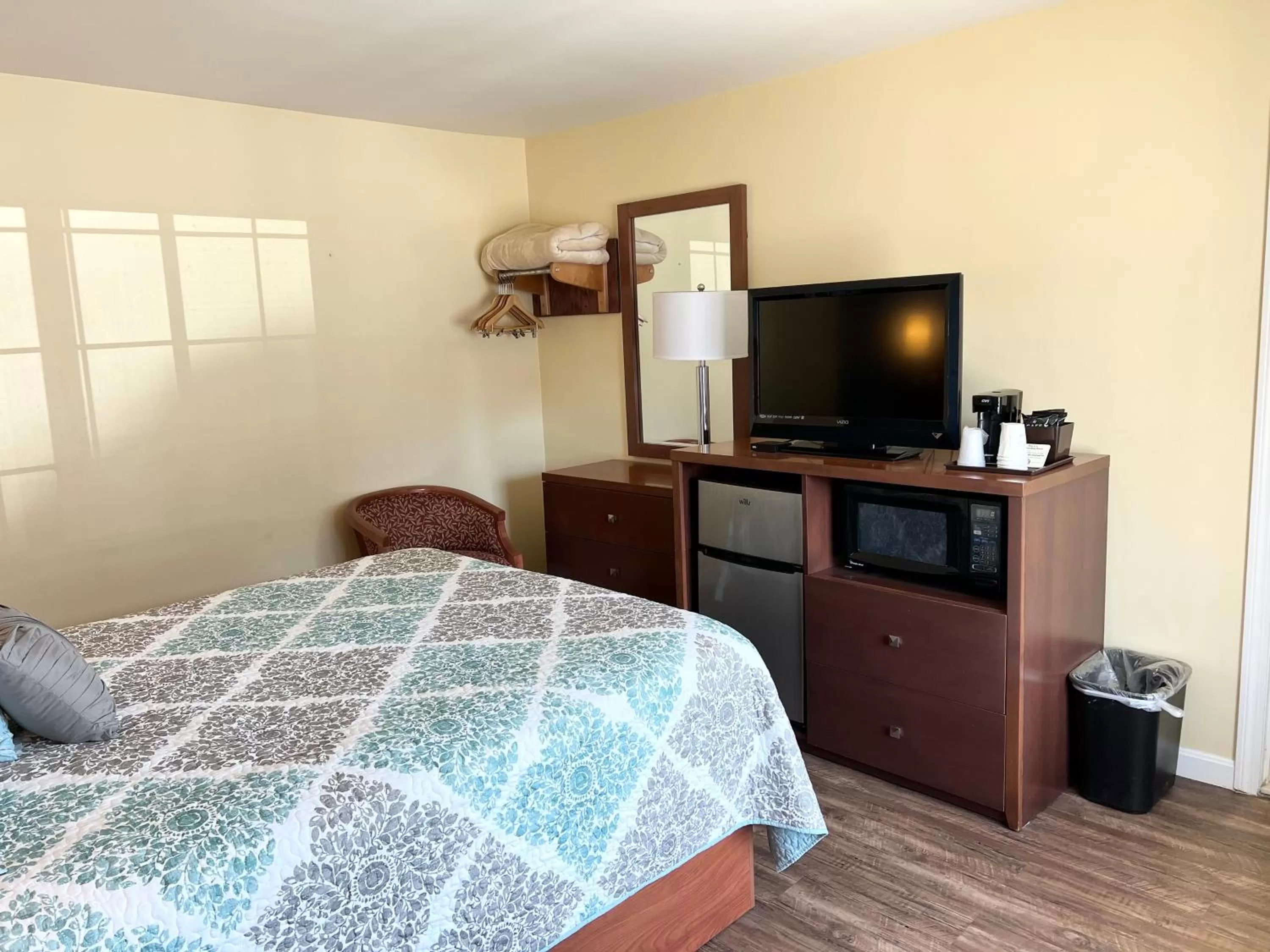 Bed in Scarborough Beach Motel