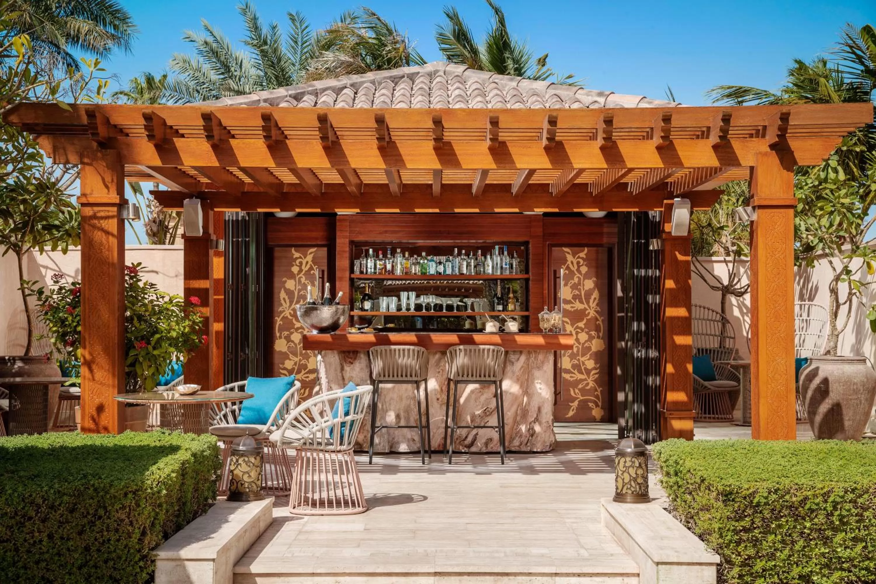 Lounge or bar in One&Only The Palm Dubai