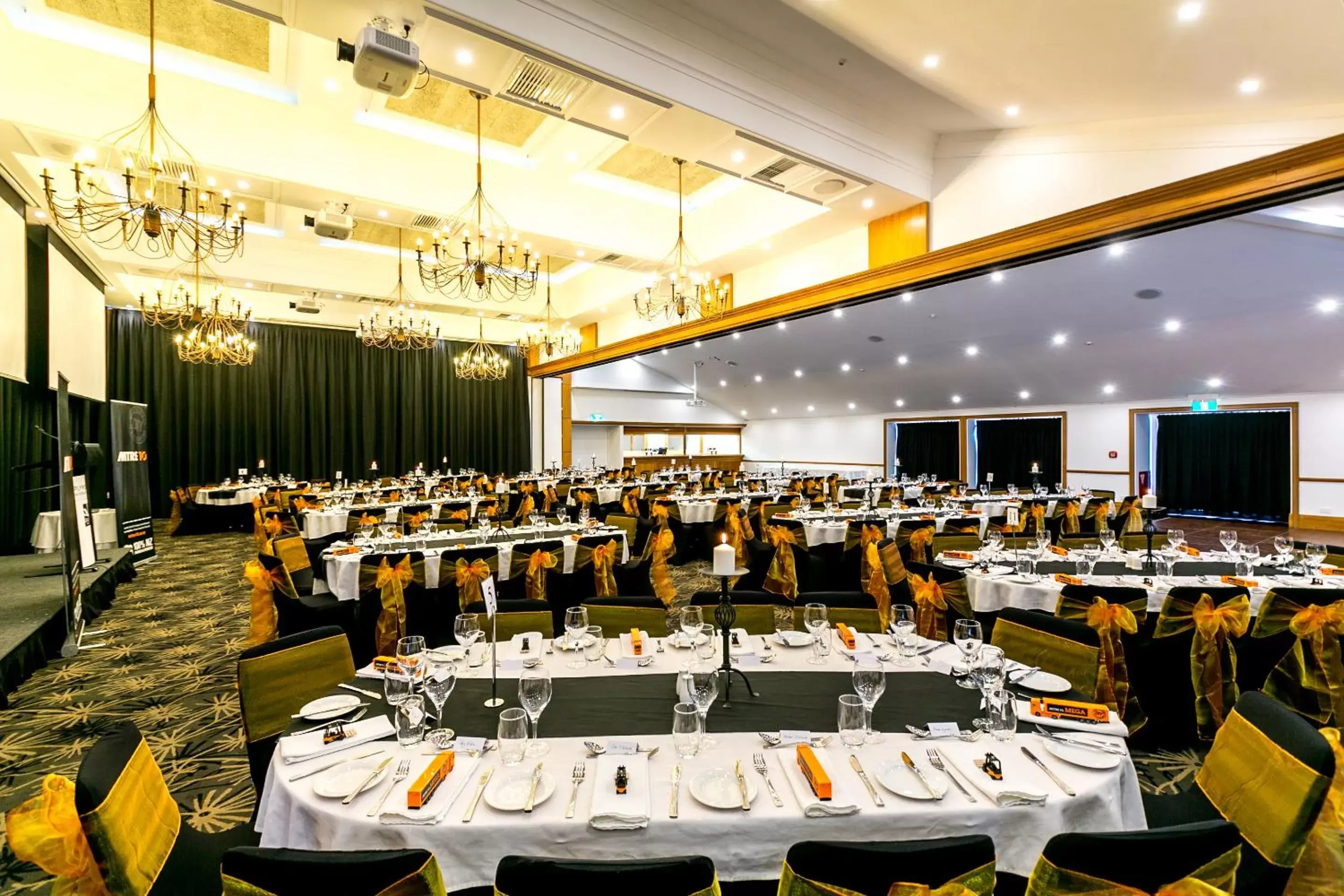 Banquet/Function facilities, Restaurant/Places to Eat in Plymouth International