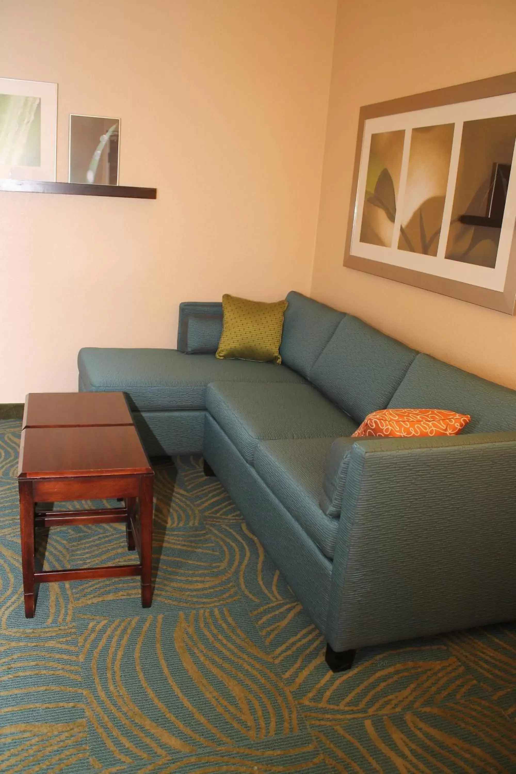 Living room, Seating Area in SpringHill Suites Morgantown