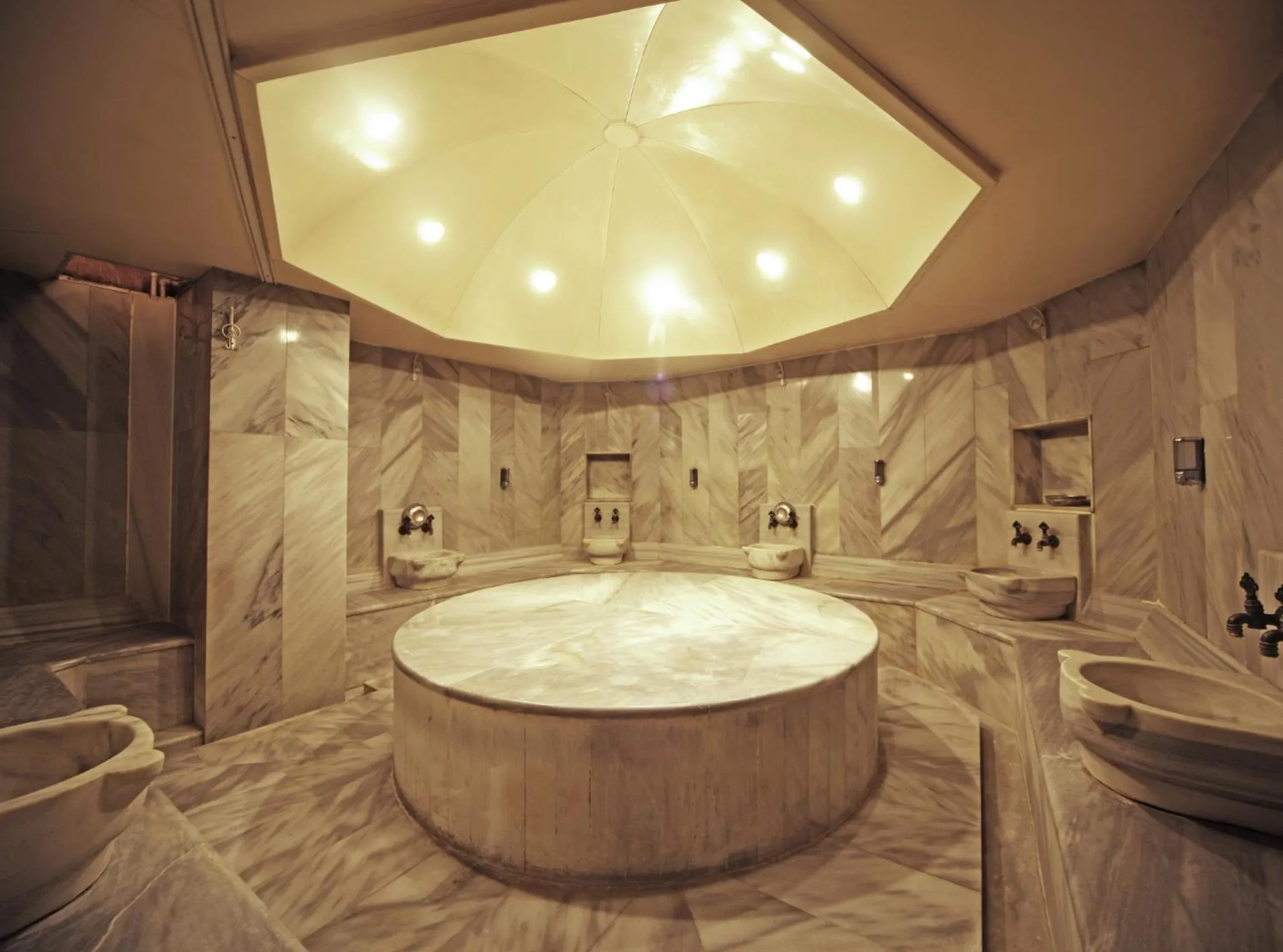 Public Bath in Black Bird Hotel