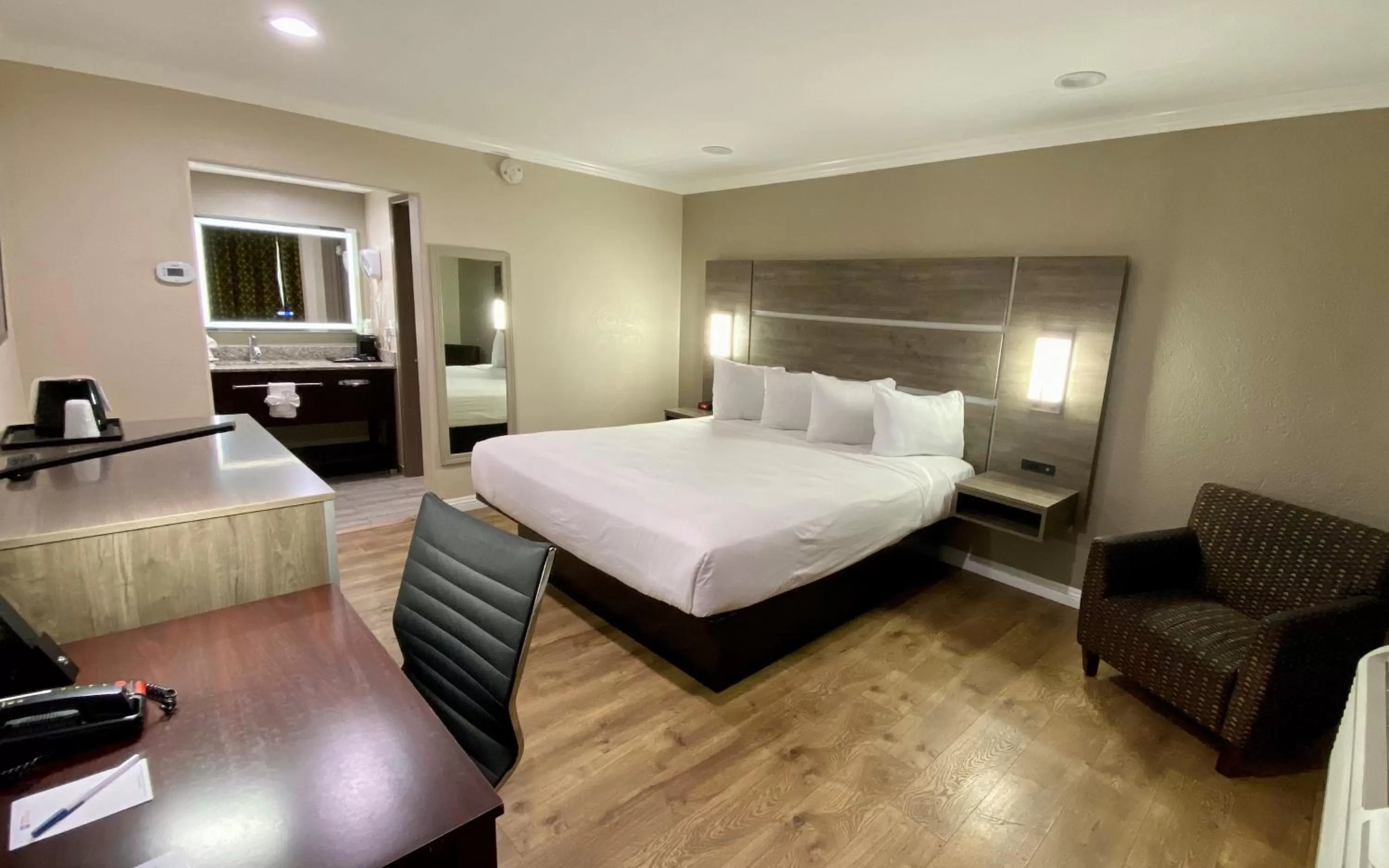 Photo of the whole room, Bed in SureStay Hotel by Best Western Santa Cruz