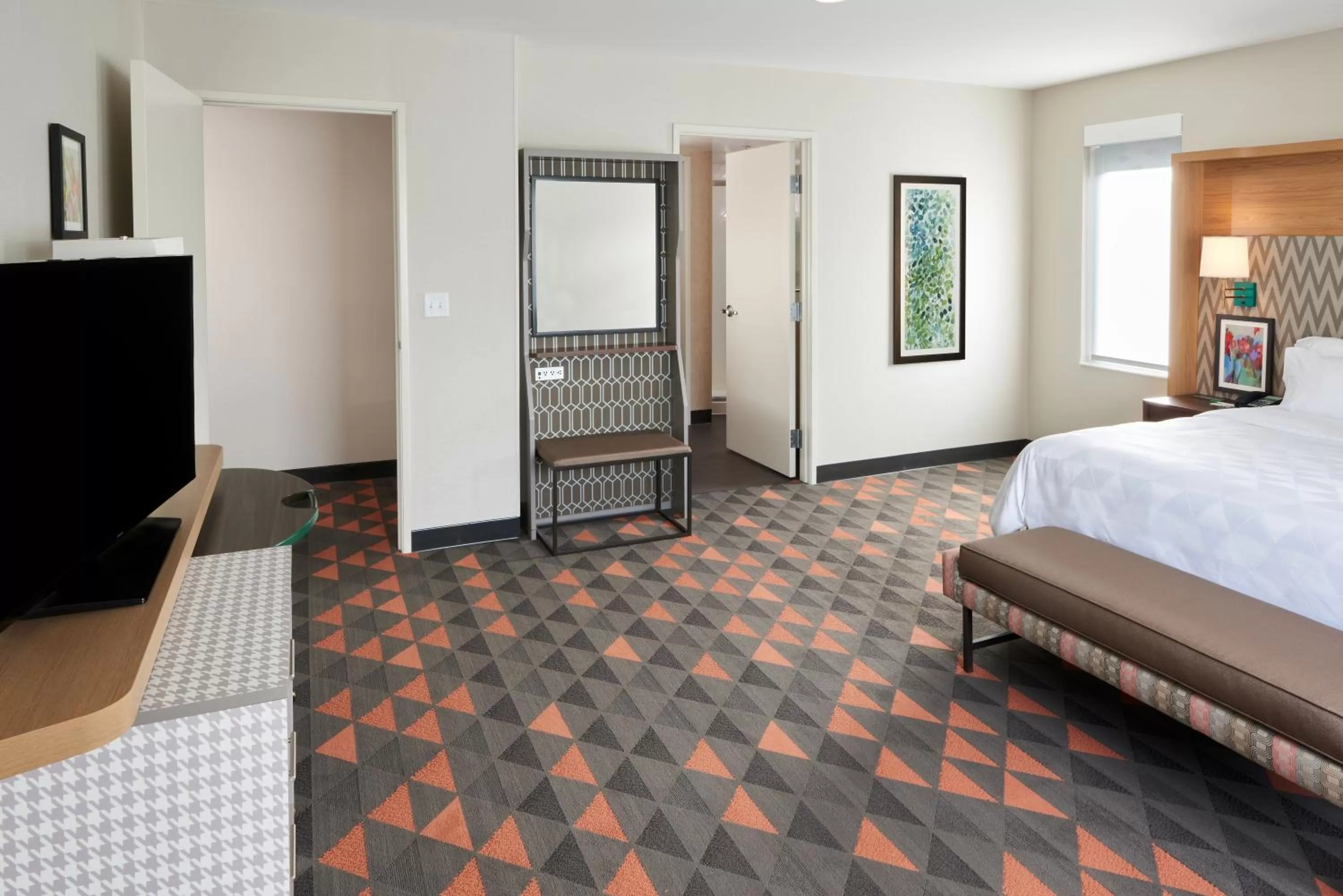 Photo of the whole room, Bed in Holiday Inn & Suites Philadelphia W - Drexel Hill by IHG