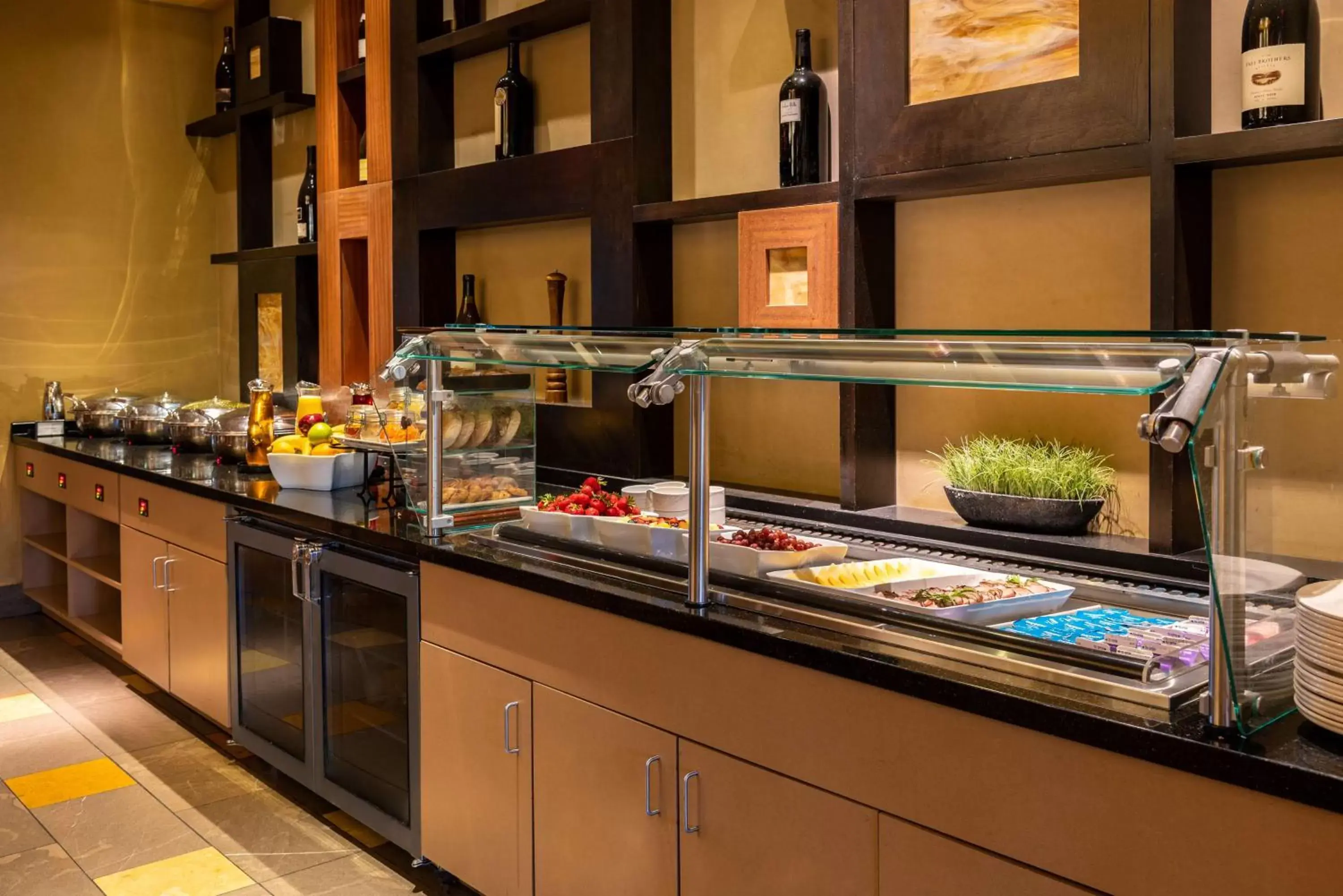 Dining area in Hilton Alexandria Mark Center