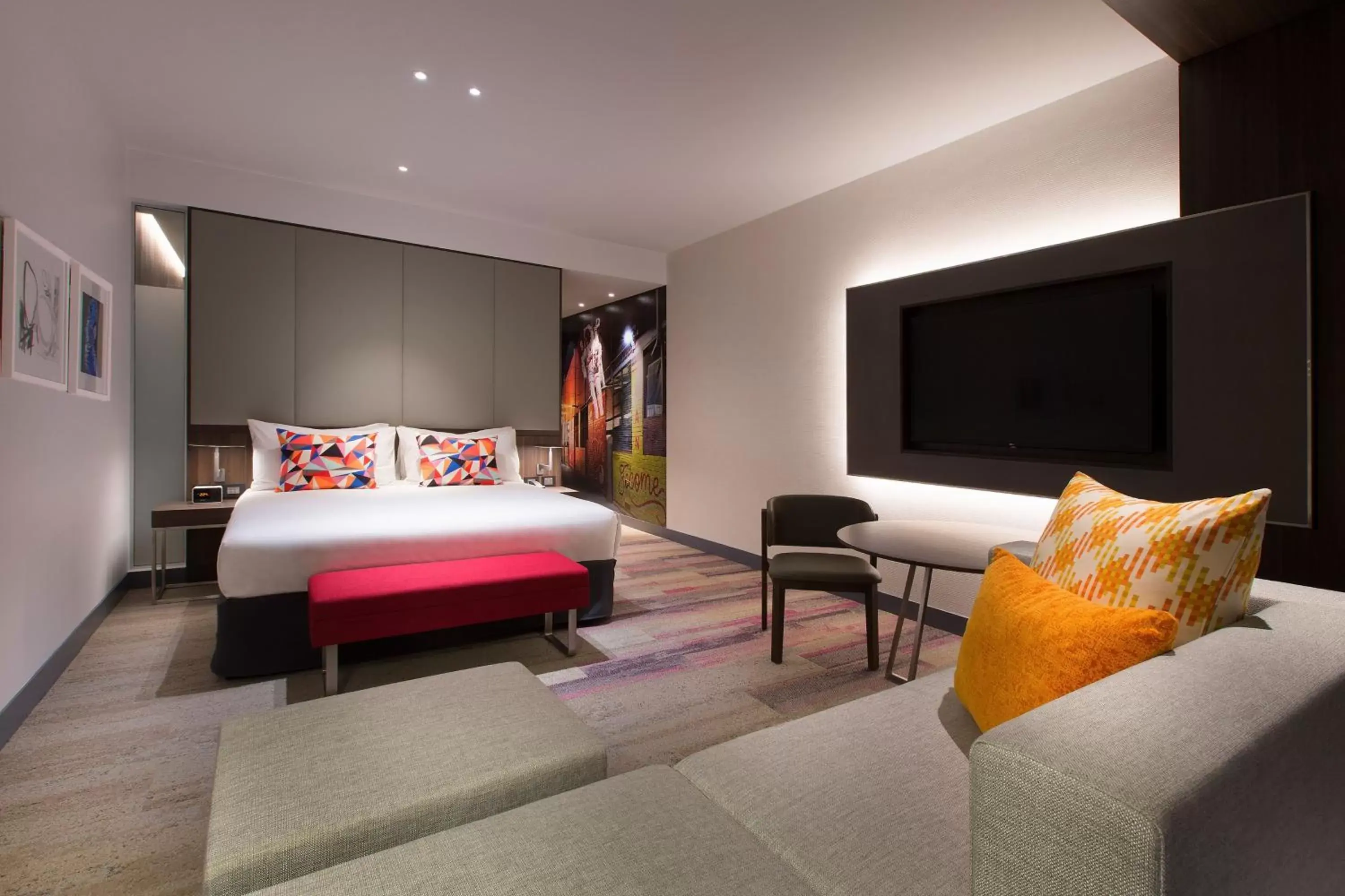 Photo of the whole room, Bed in Aloft Perth