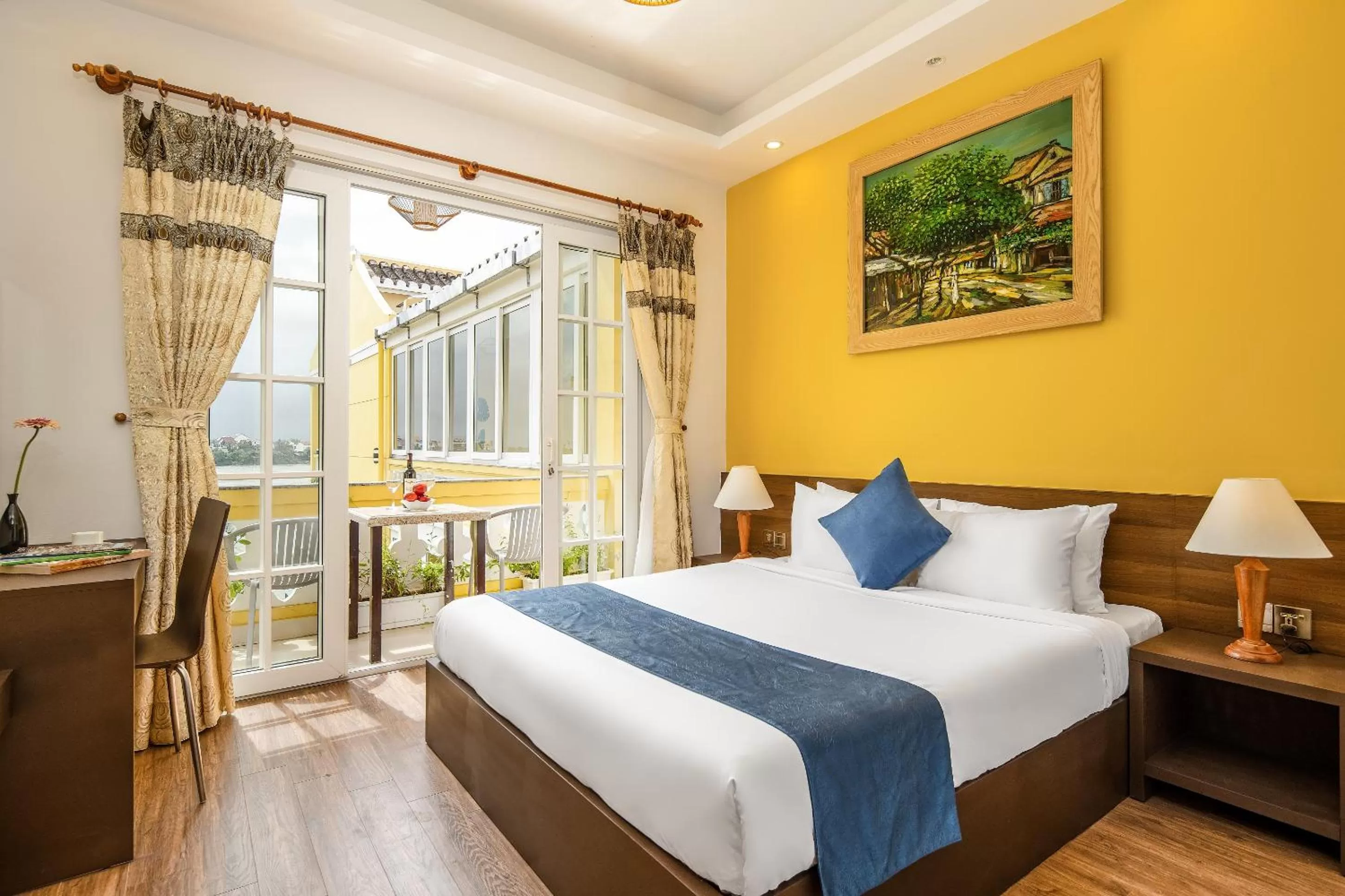 Bed in TRIPLE Riverside Villa Hotel HoiAn