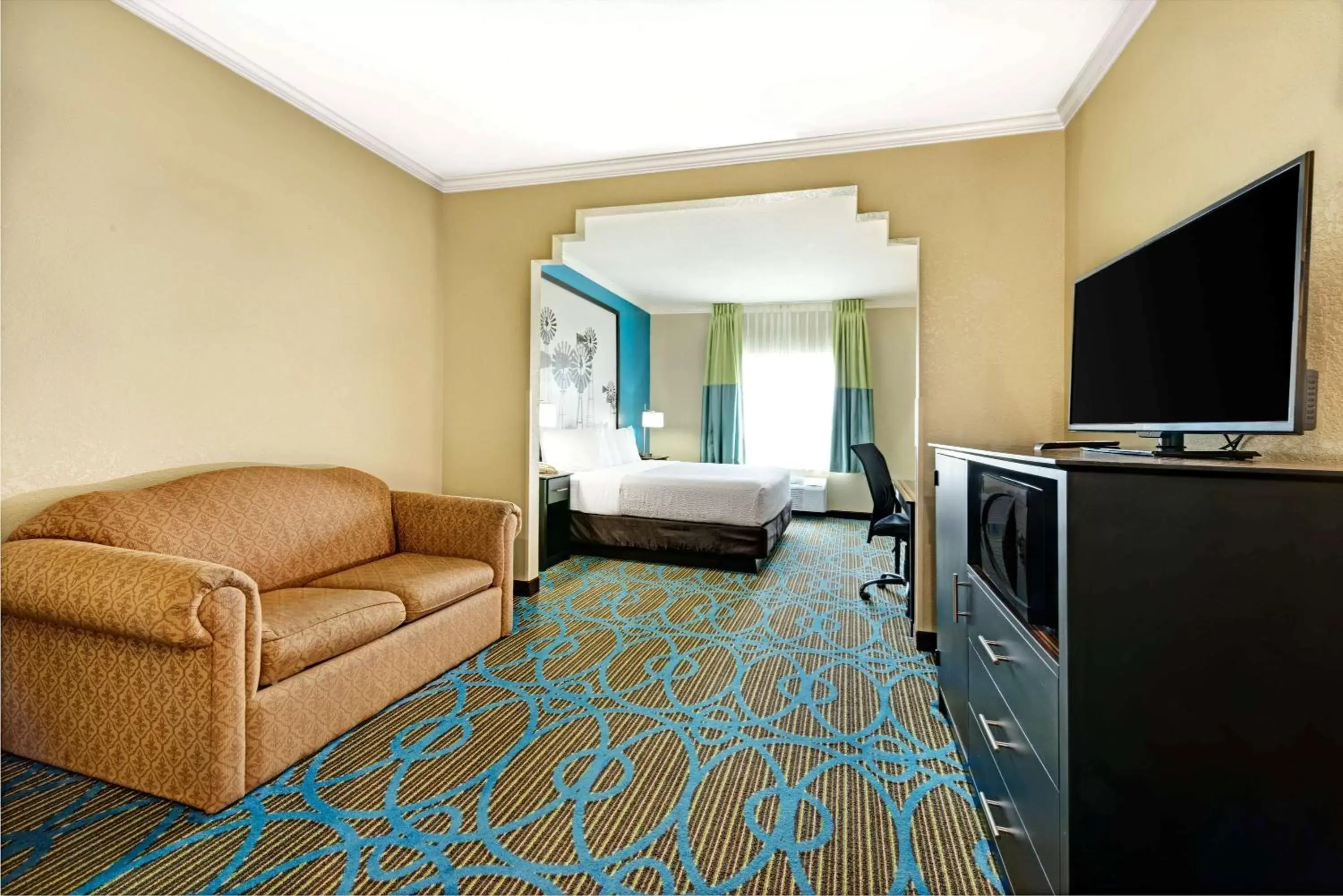 Photo of the whole room, Seating Area in Super 8 by Wyndham San Antonio/Alamodome Area