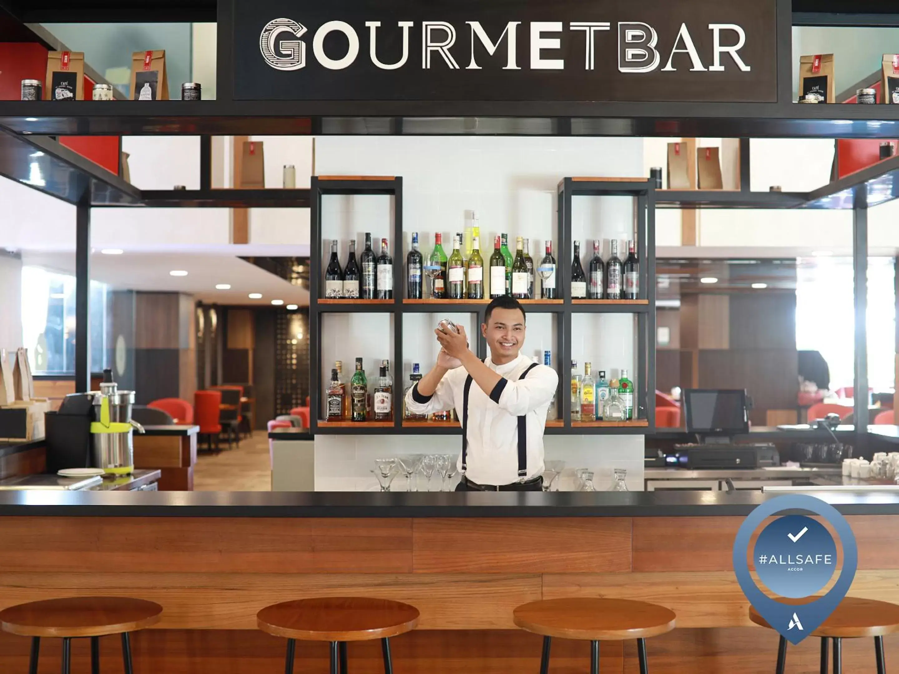 Restaurant/places to eat in Novotel Bali Ngurah Rai Airport