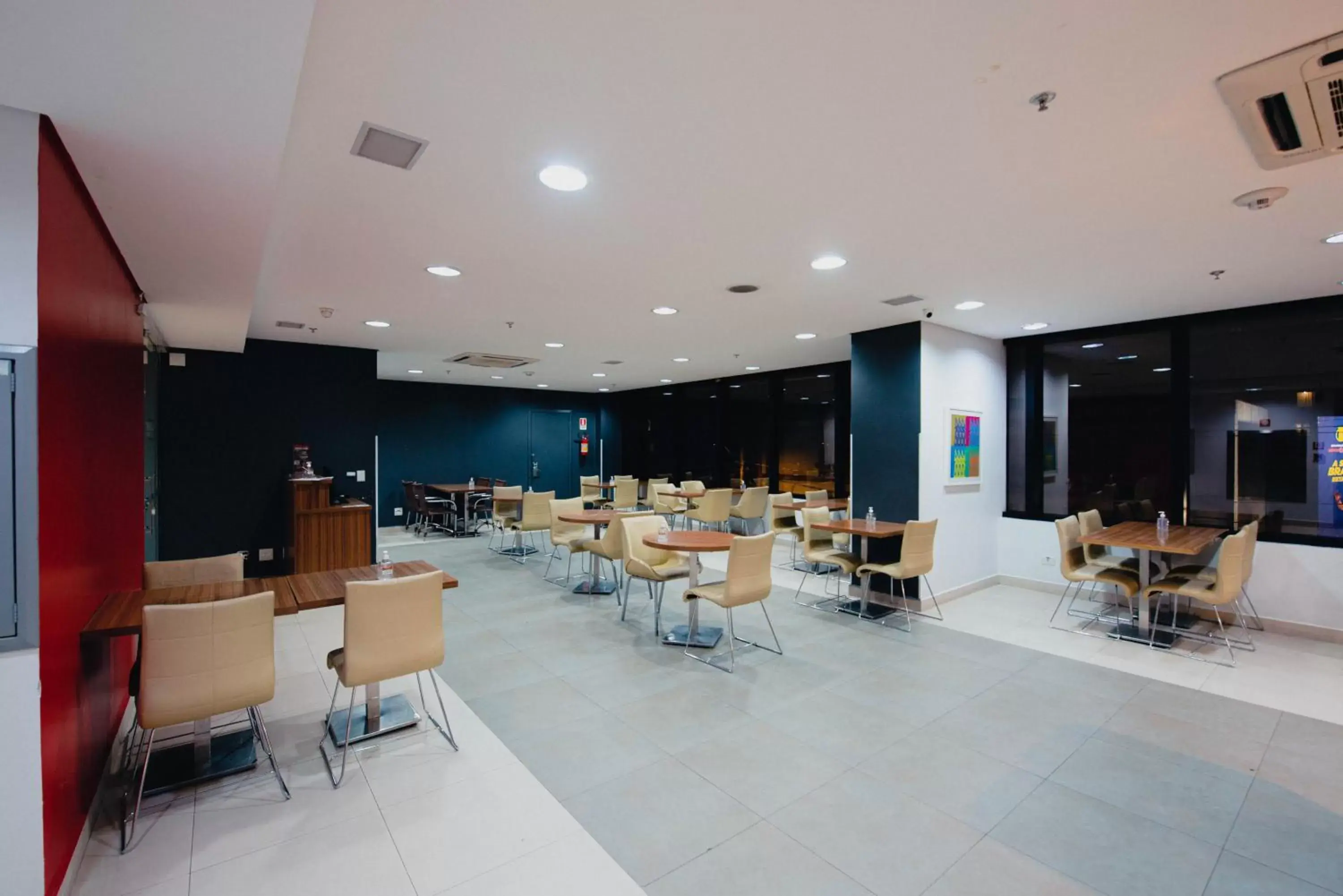 Restaurant/Places to Eat in ibis Curitiba Shopping