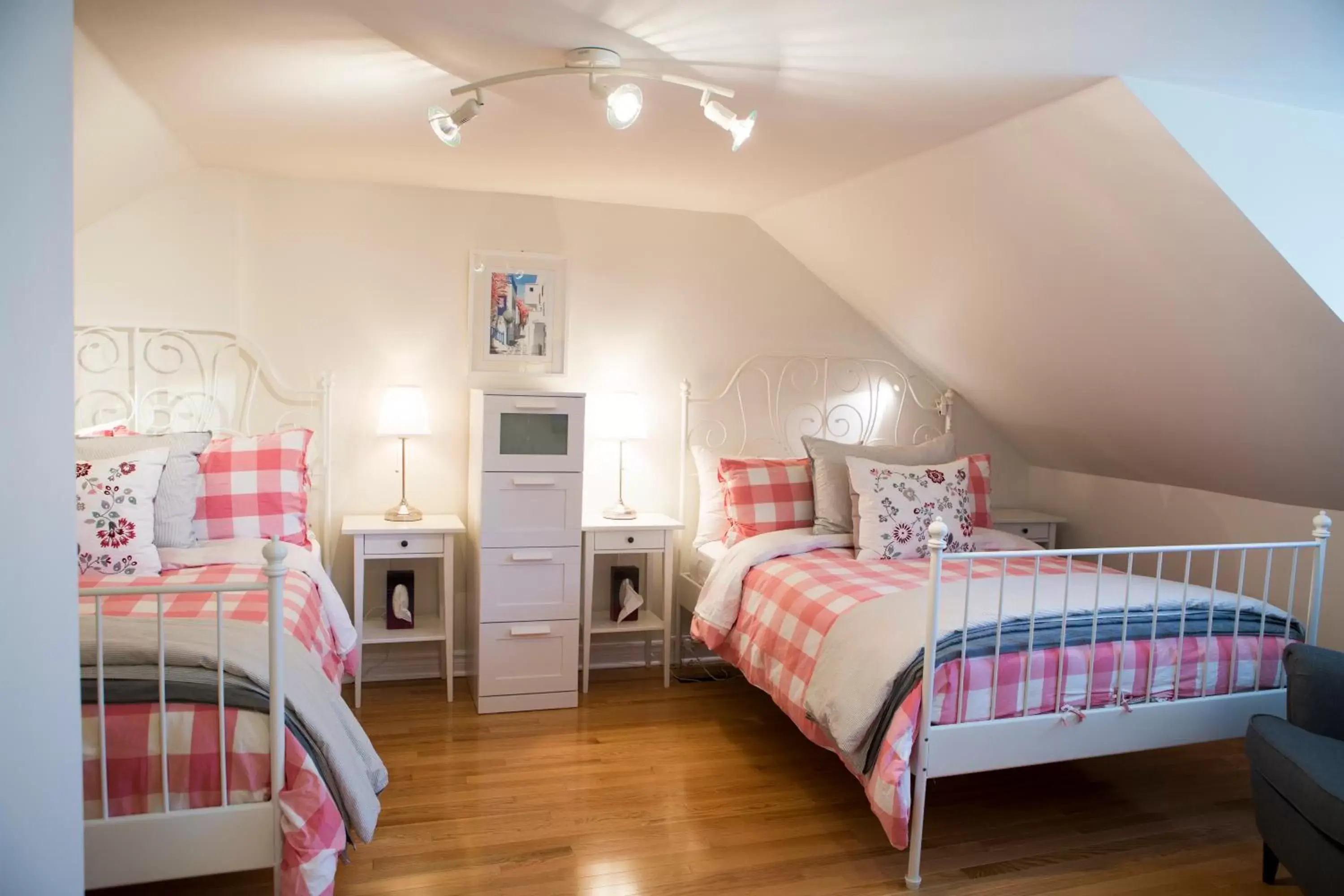 Deluxe Double Room with Bath in Auberge Tom B&B Deluxe Double Room with Bath in Auberge Tom B&B