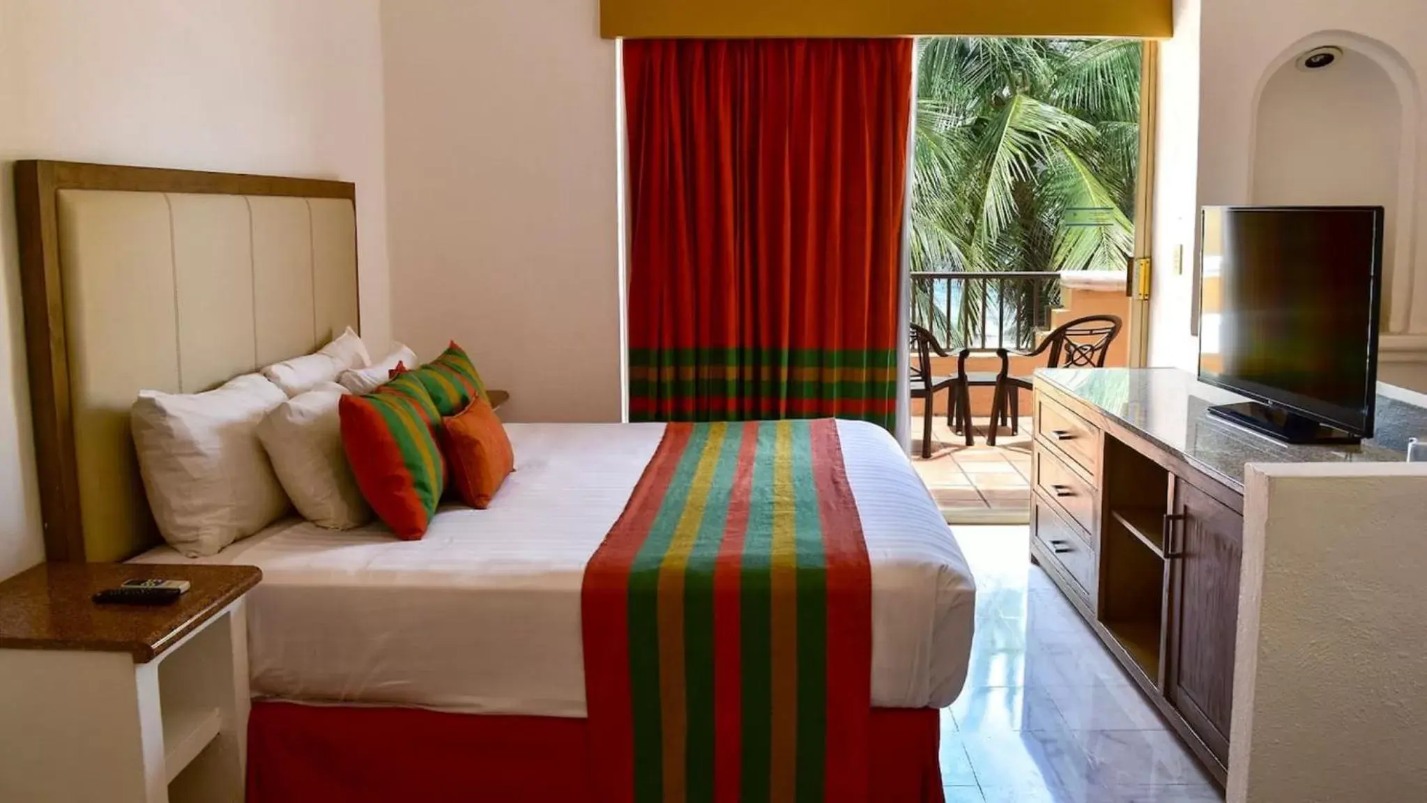 Photo of the whole room, Bed in Tesoro Ixtapa All Inclusive