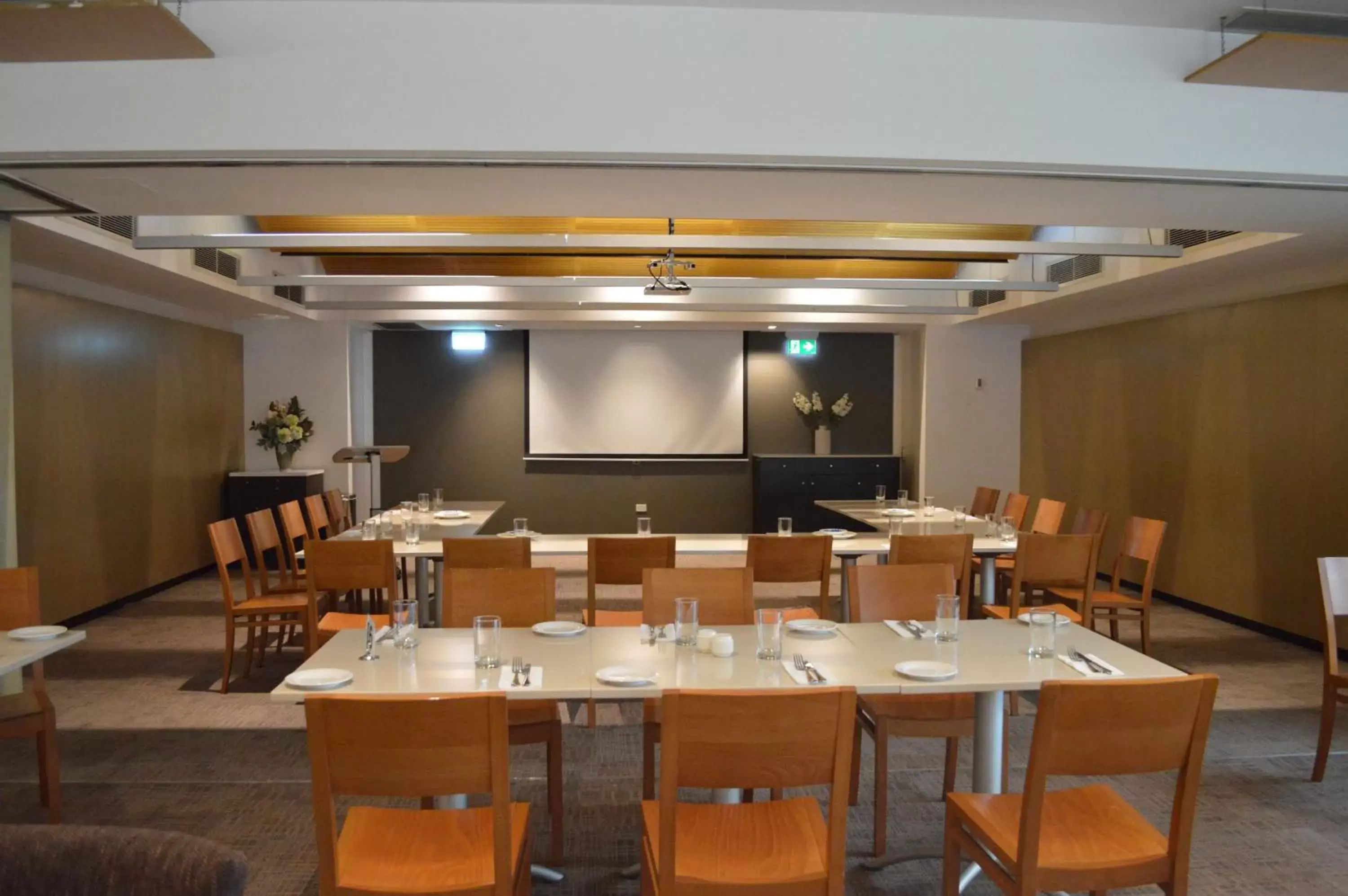 Business facilities in Ramada Hotel & Suites by Wyndham Cabramatta Business facilities in Ramada Hotel & Suites by Wyndham Cabramatta