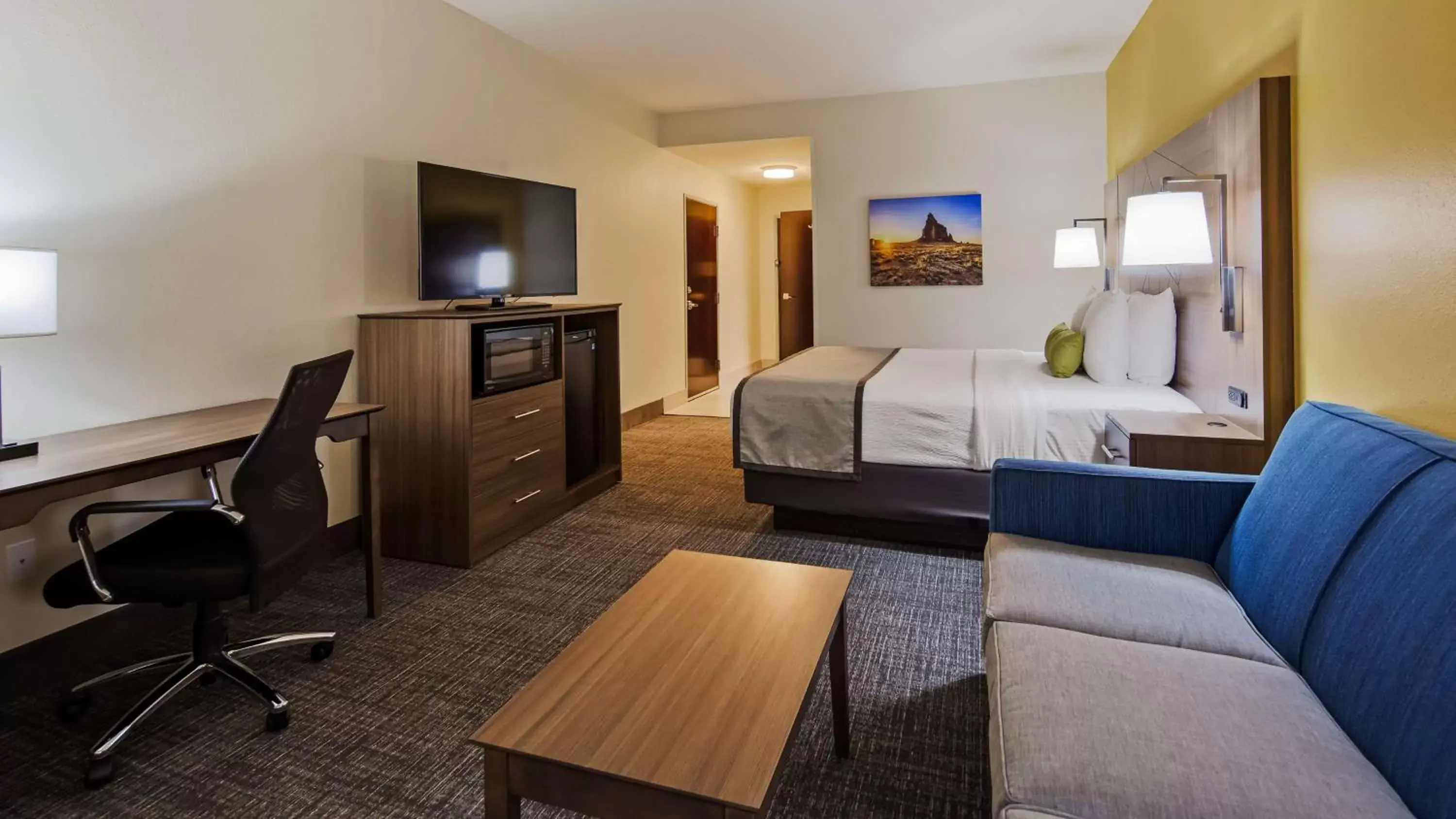 Photo of the whole room, TV/Entertainment Center in Best Western Plus Portales Inn