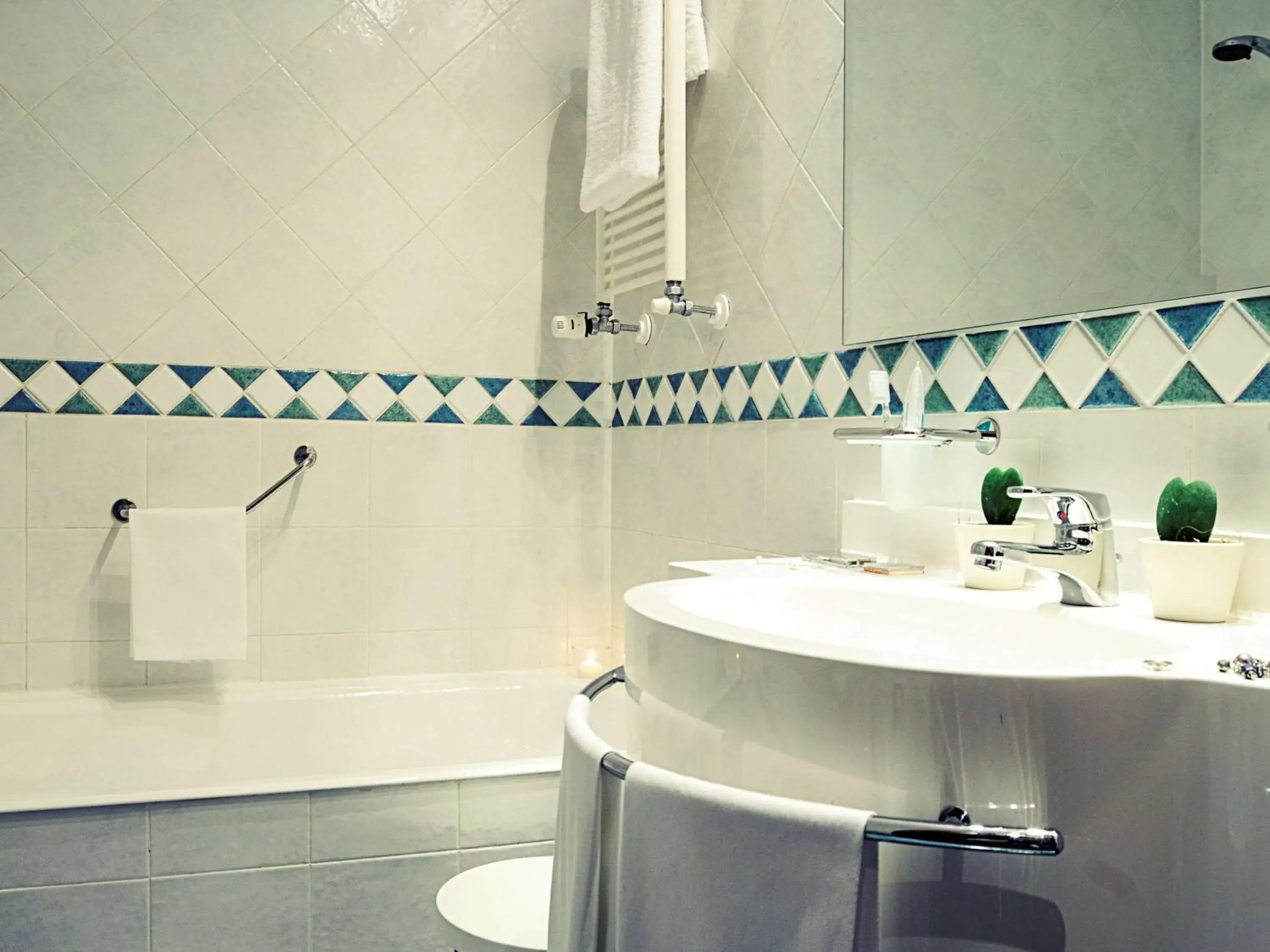 Superior Room with 1 Double Bed in Mercure Genova San Biagio Superior Room with 1 Double Bed in Mercure Genova San Biagio