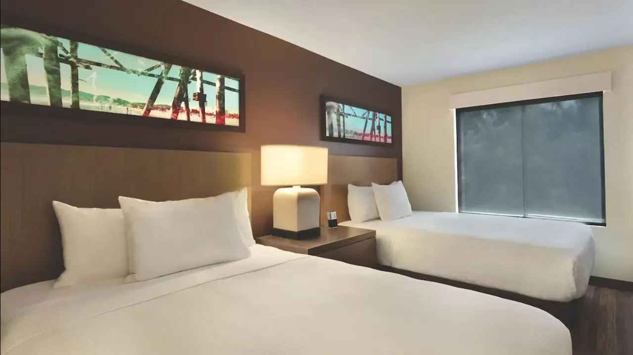 One-Bedroom Suite with Two Queen Beds and Accessible Tub - Disability Access in Hyatt House San Diego Sorrento Mesa