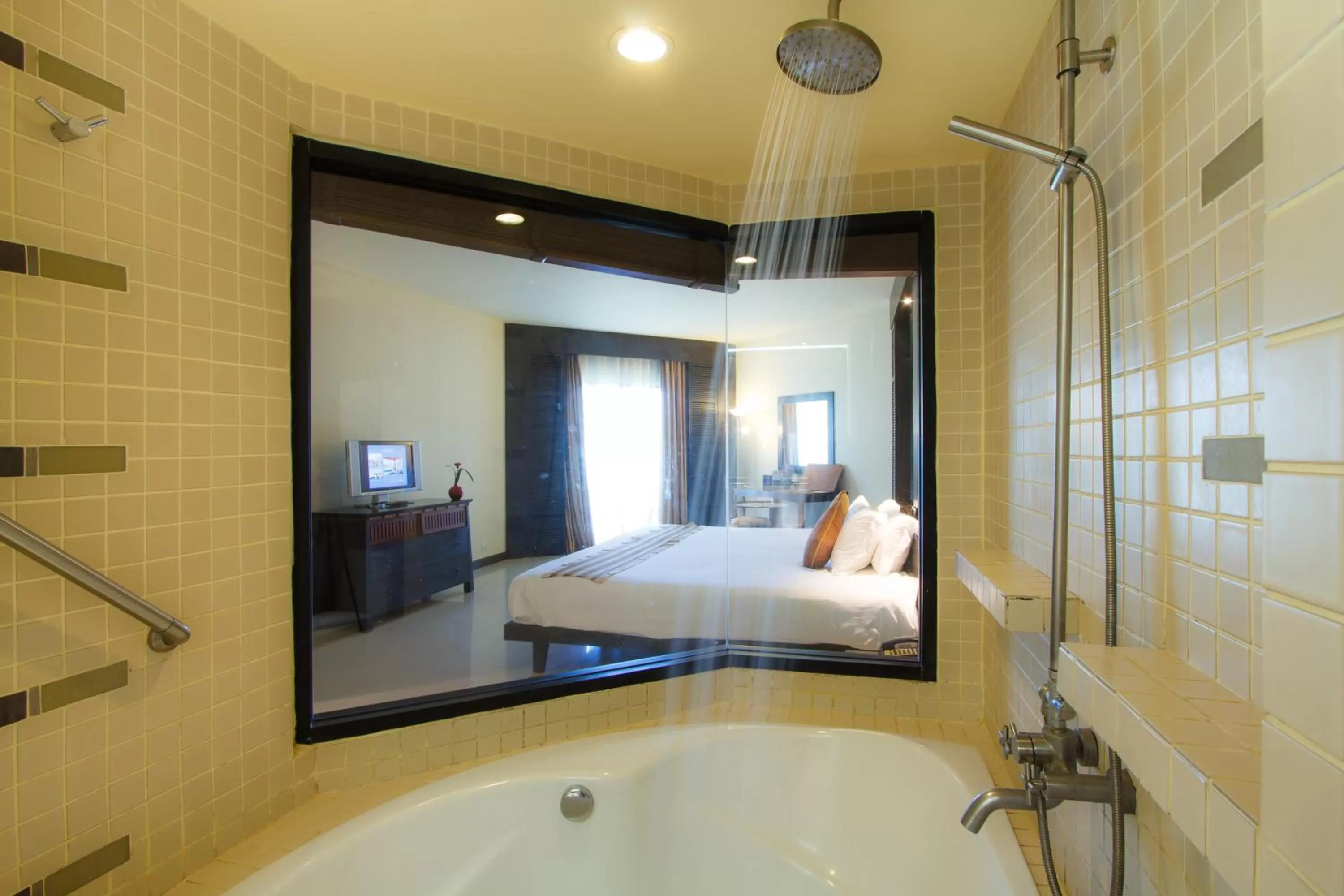 Balcony/Terrace, Bed in The Nouveau Chumphon Beach Resort And Golf