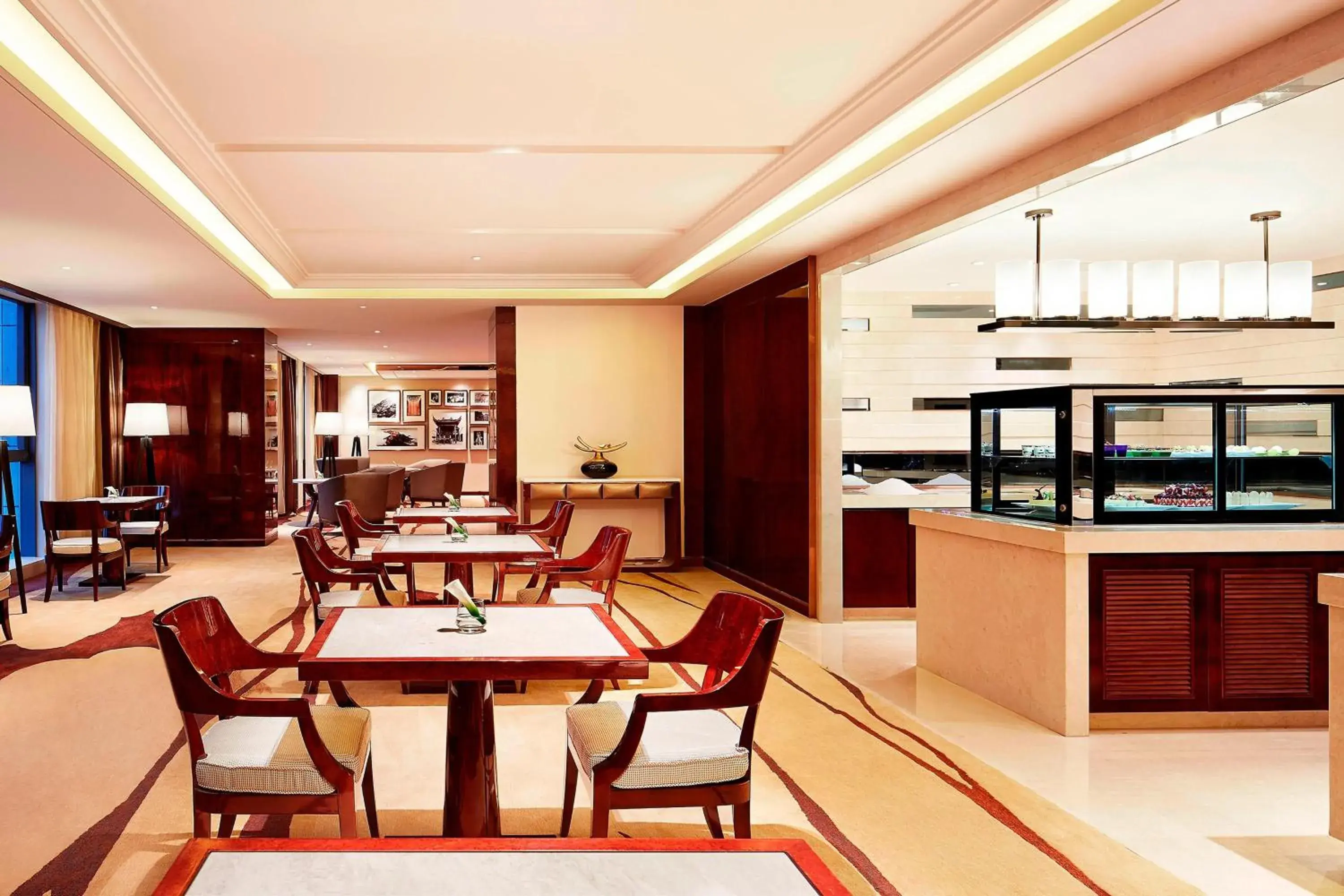 Lounge or bar, Restaurant/Places to Eat in Sheraton Grand Zhengzhou Hotel