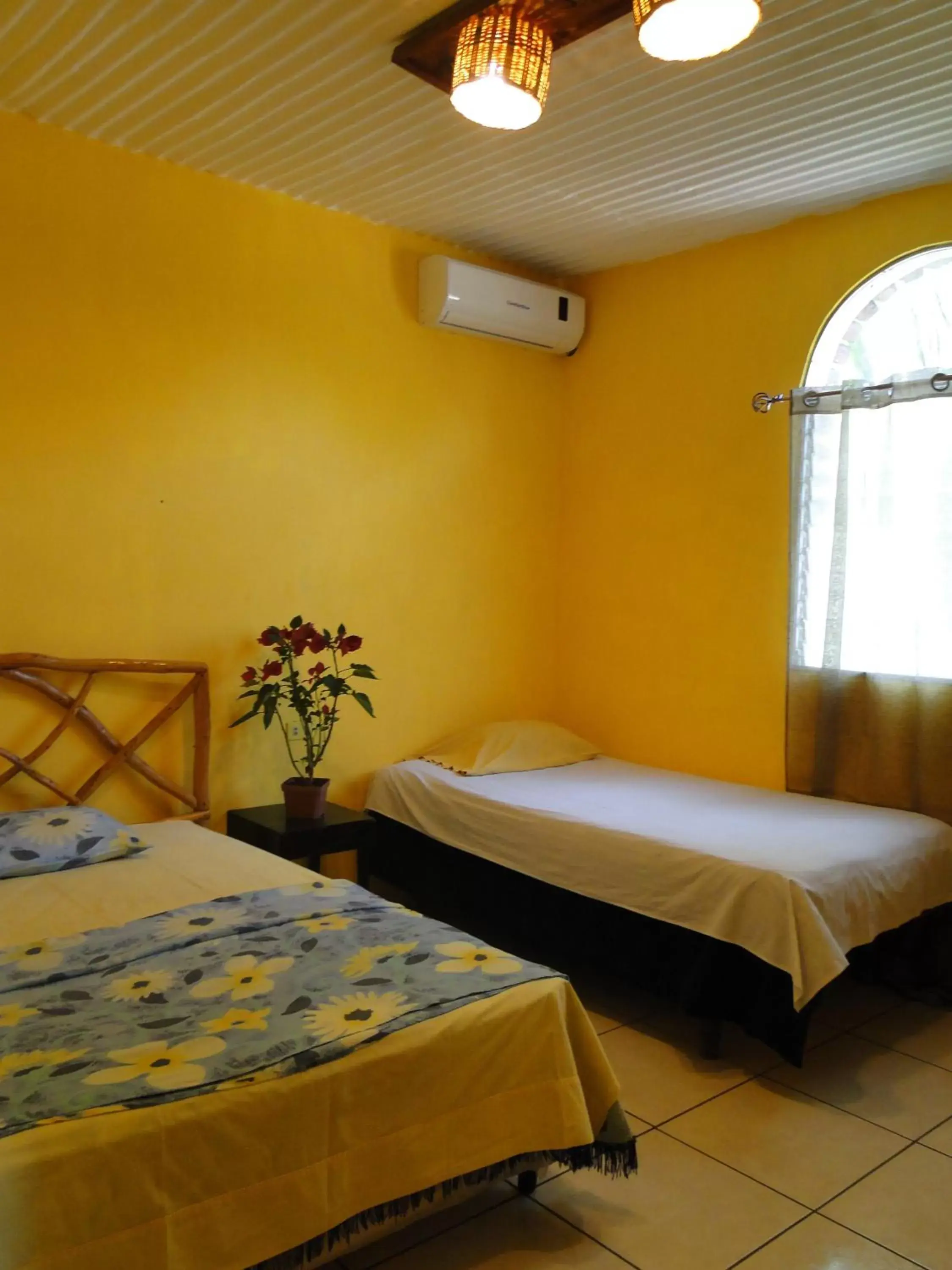 Twin Room with Air-Conditioning in Hotel Caleta Twin Room with Air-Conditioning in Hotel Caleta