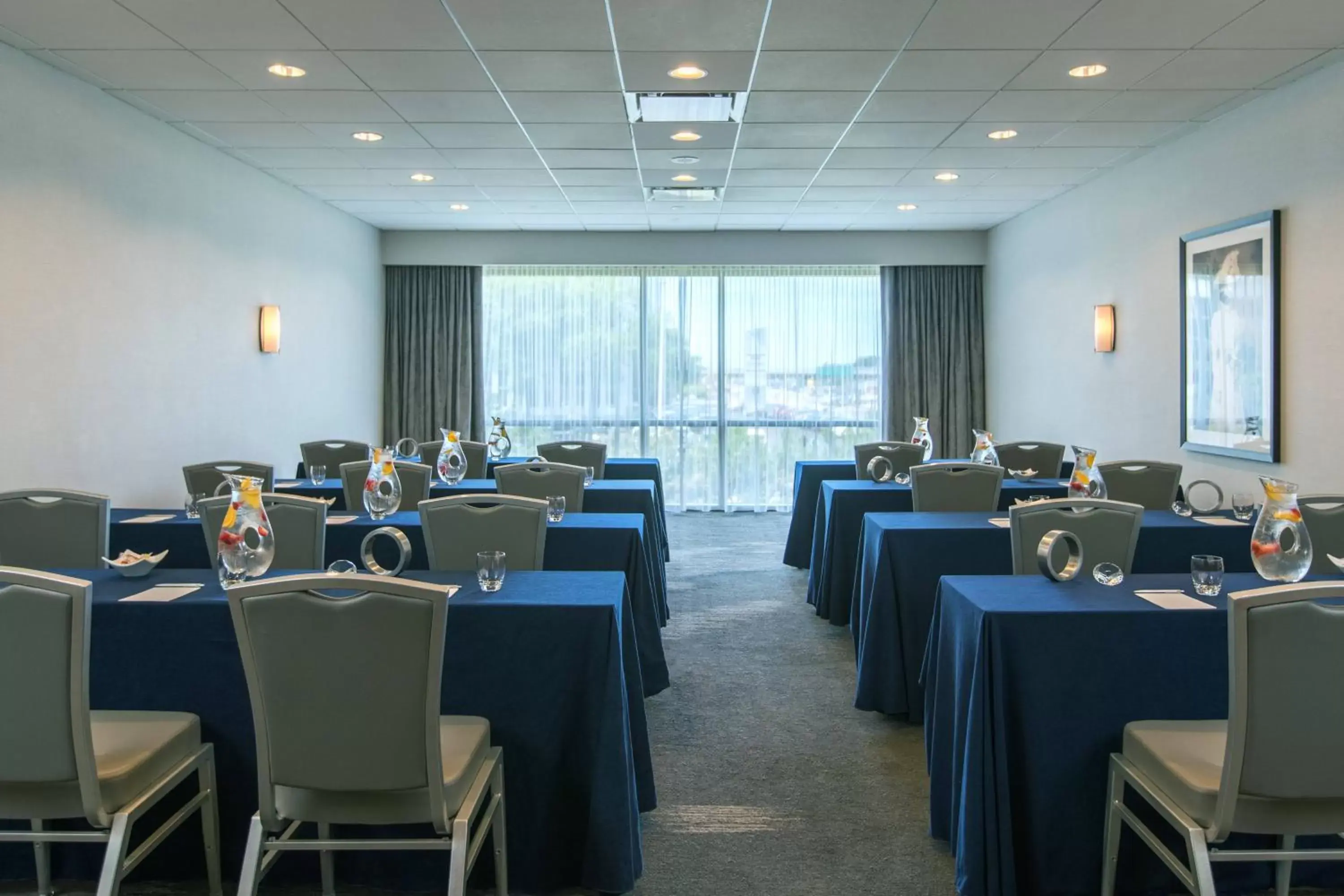 Meeting/conference room in Renaissance Chicago O'Hare Suites Hotel
