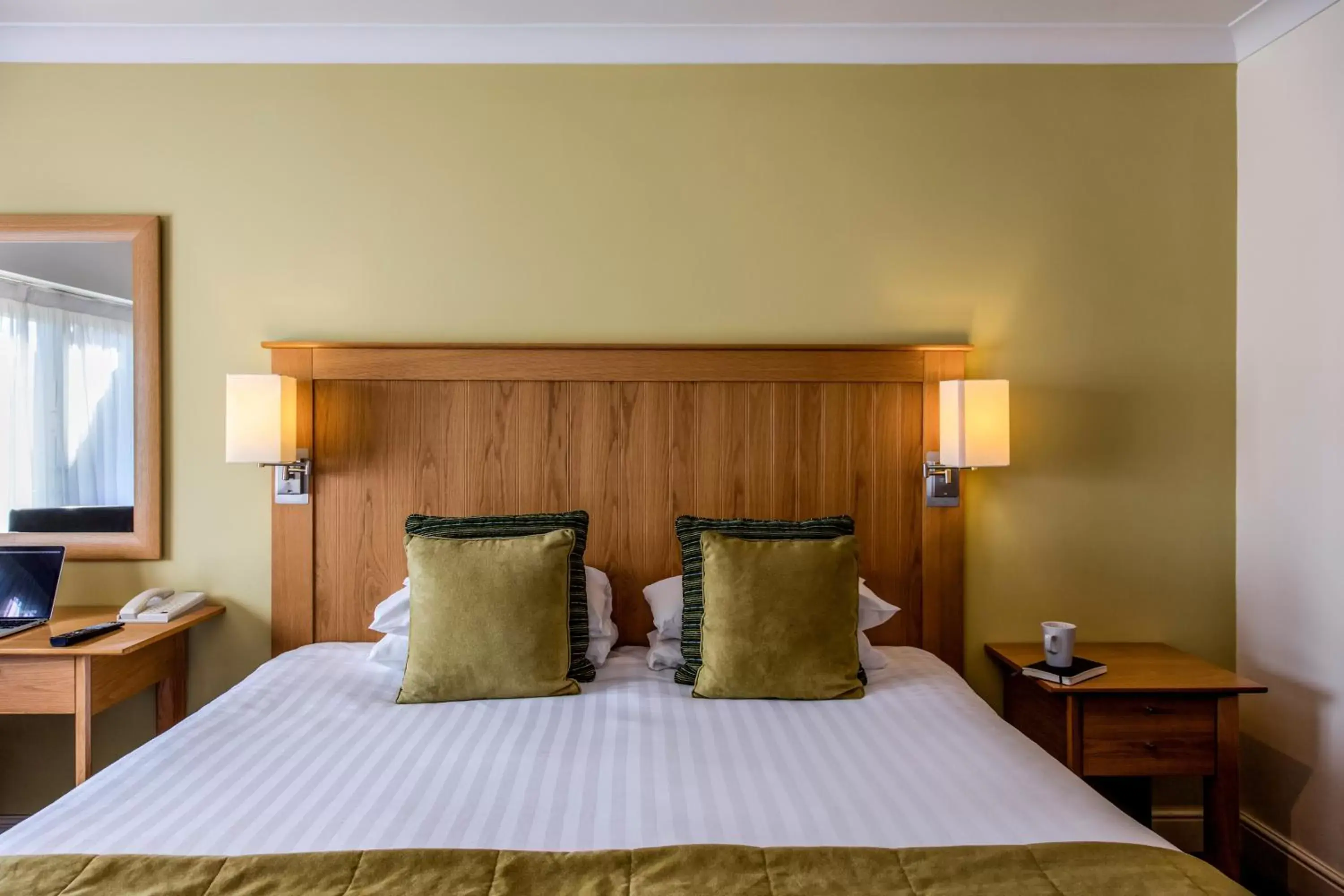 Bedroom, Room Photo in Mercure Warwickshire Walton Hall Hotel & Spa
