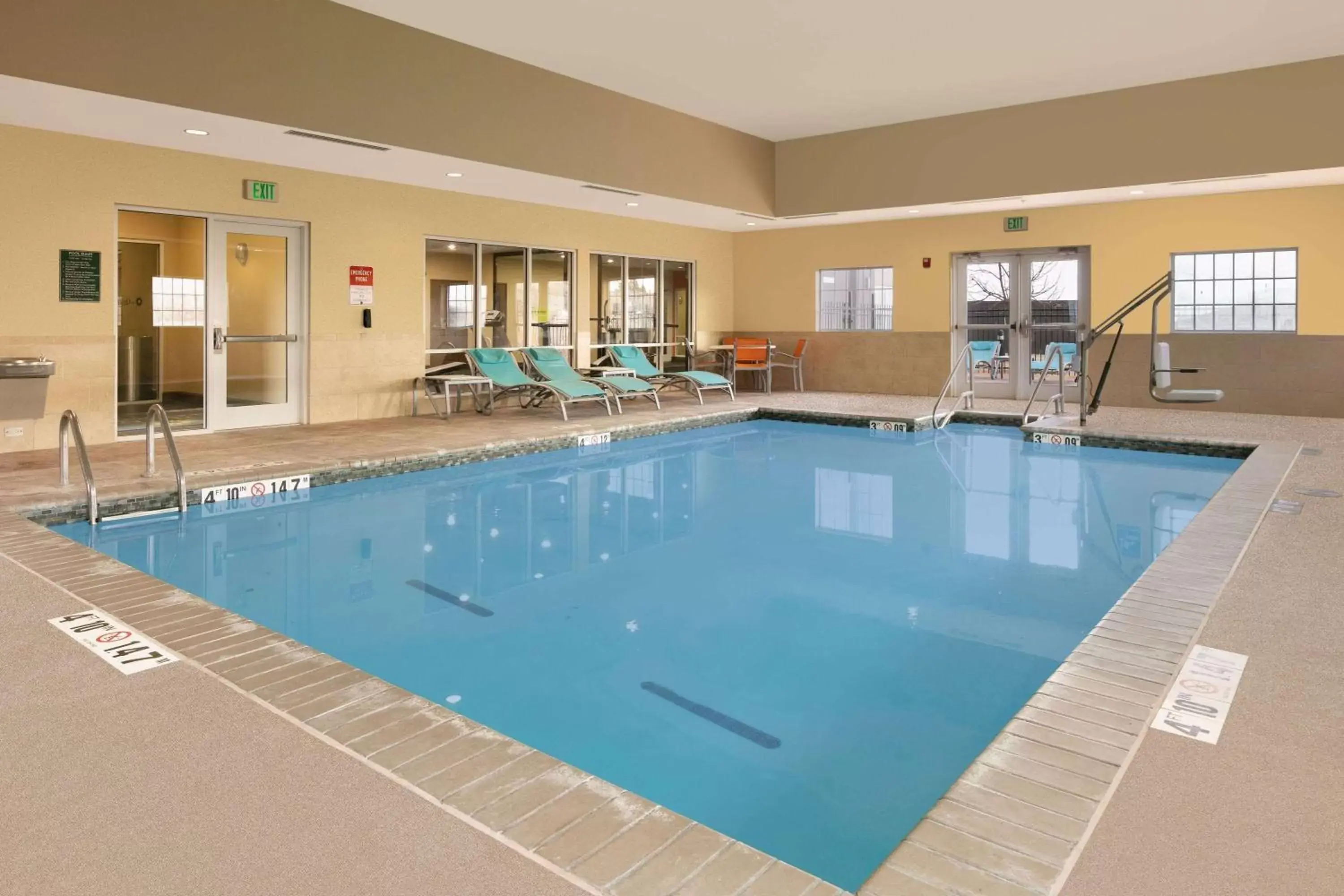 Pool view, Swimming Pool in La Quinta by Wyndham Clinton Historic Route 66