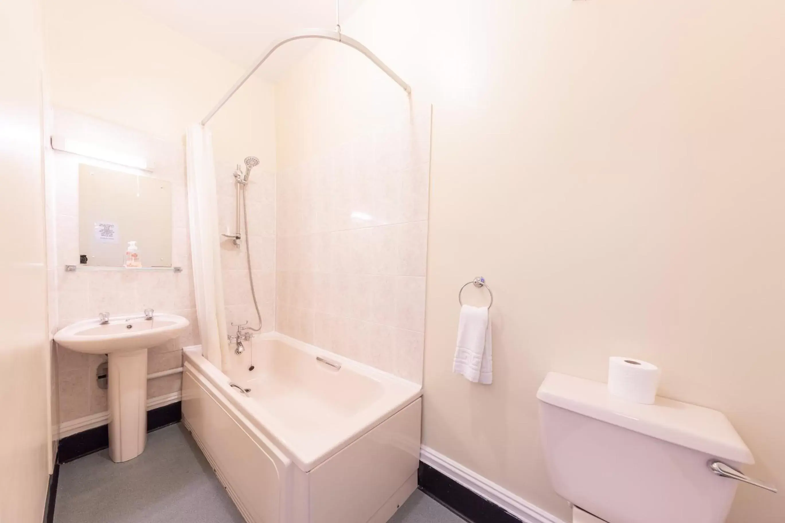 Bathroom in The Clee Hotel - Cleethorpes, Grimsby, Lincolnshire