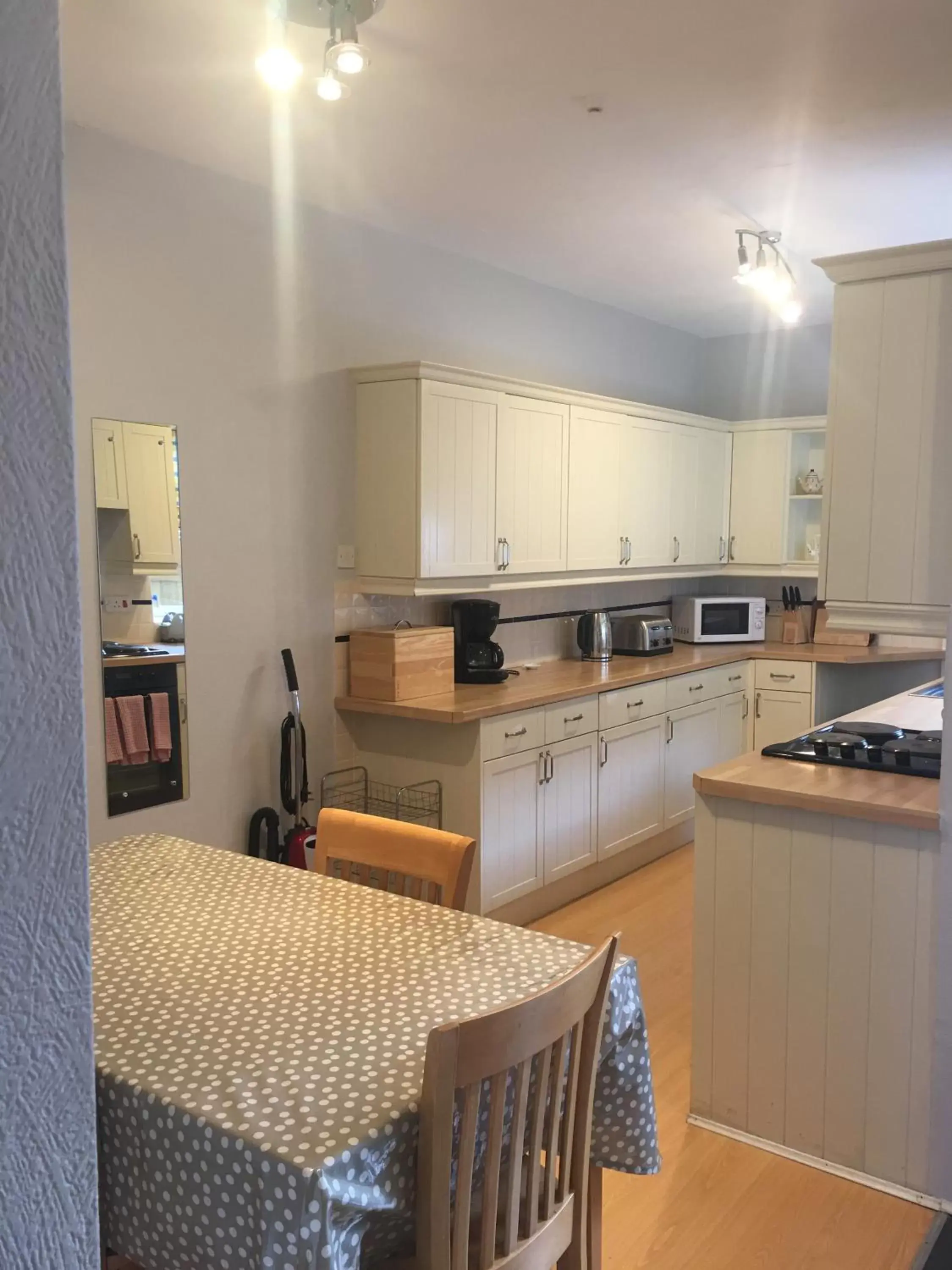 Dining area, Kitchen/Kitchenette in Buile Hill Holiday Flats