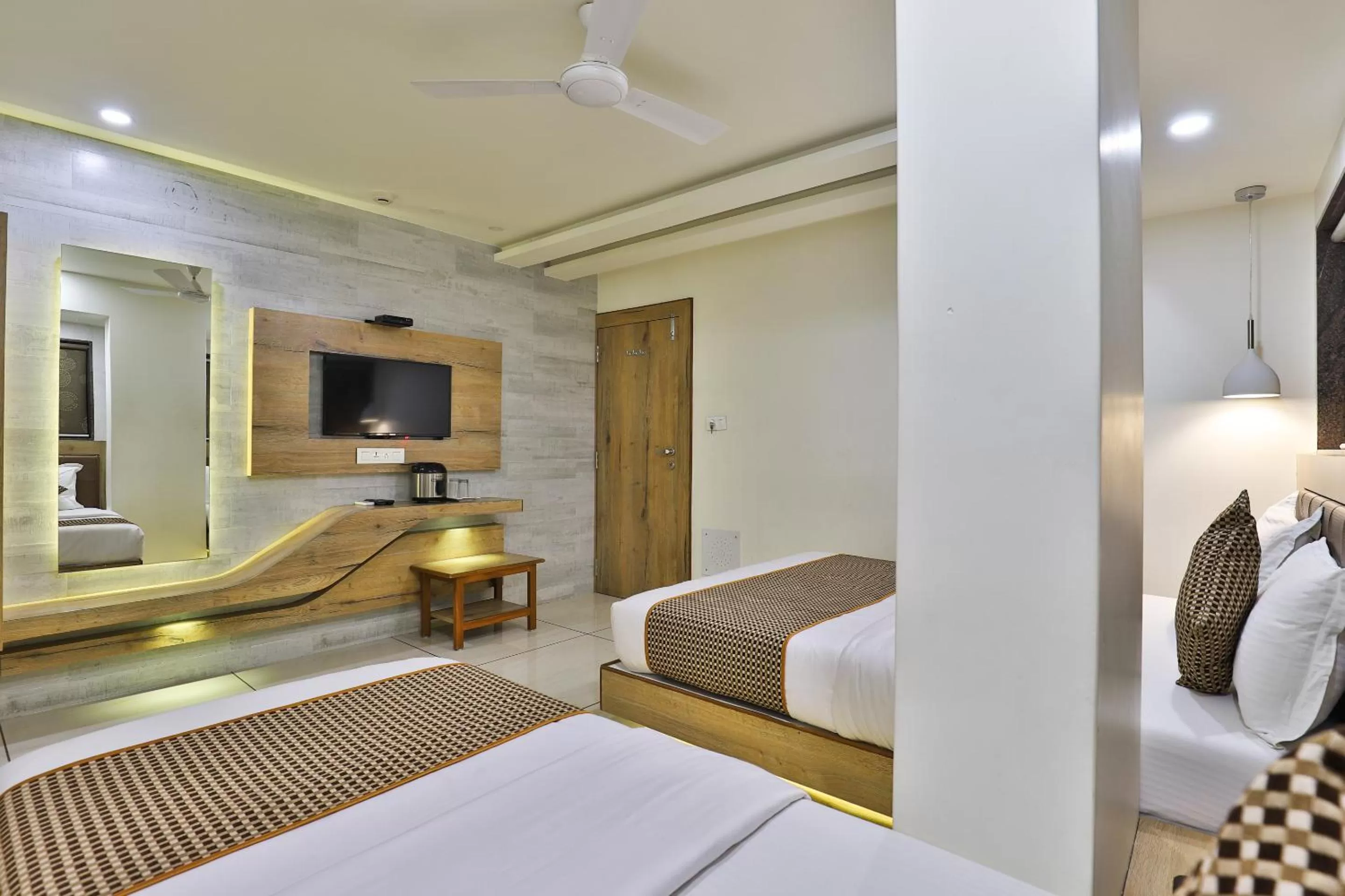 TV and multimedia, Bed in Hotel Pearl