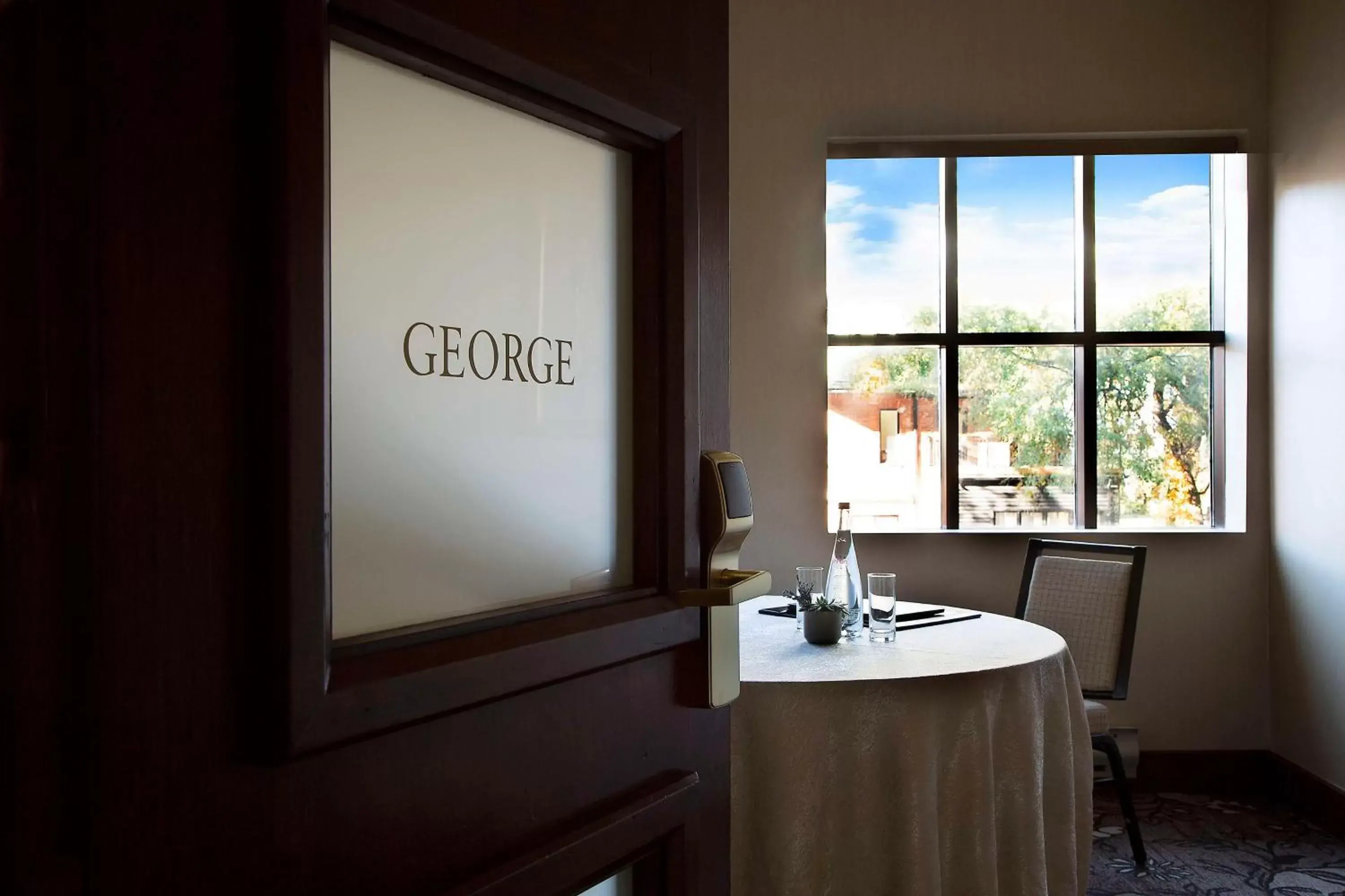 Meeting/conference room in The Yorkville Royal Sonesta Hotel Toronto