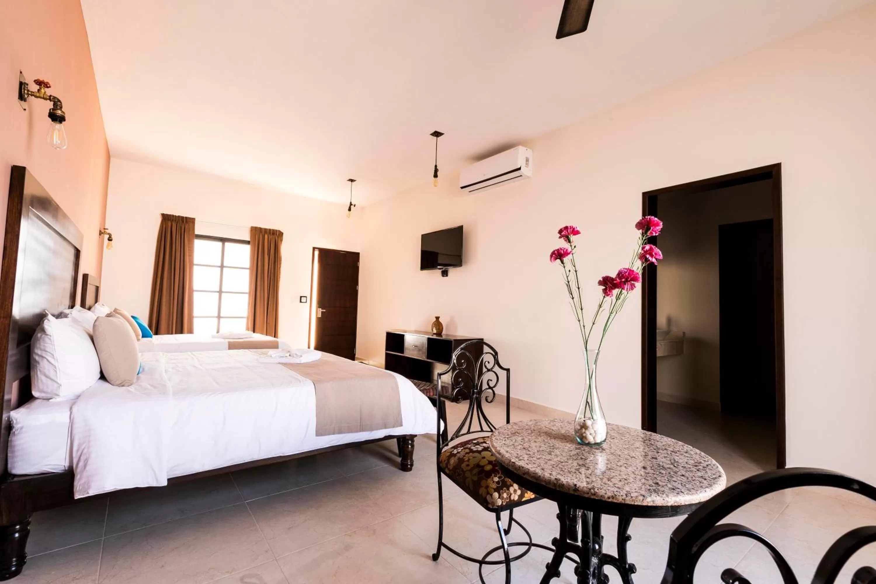 Photo of the whole room, Bed in Hotel Los Frailes, Valladolid, Yucatán