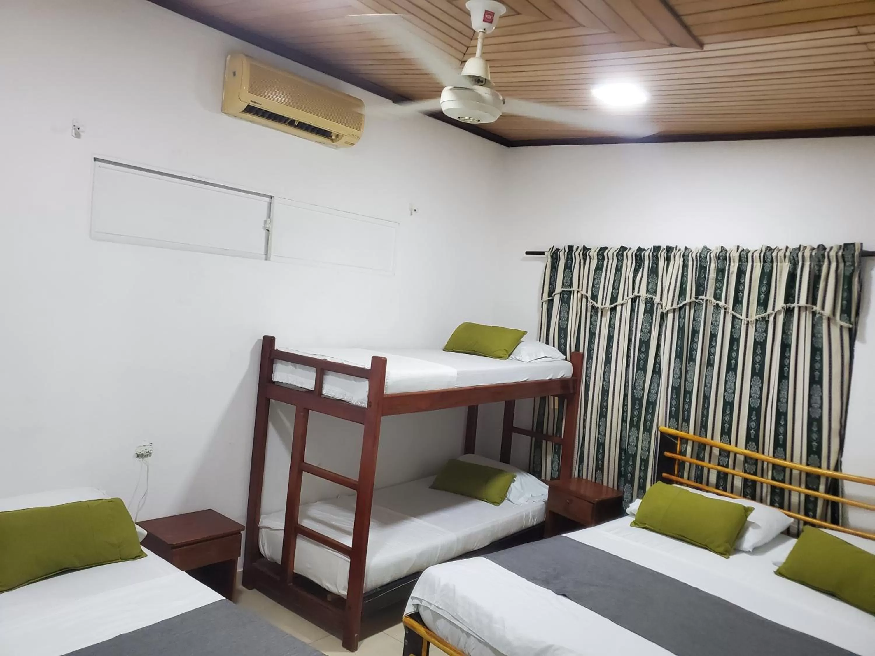 Bedroom, Bunk Bed in Hotel Tamaca Real