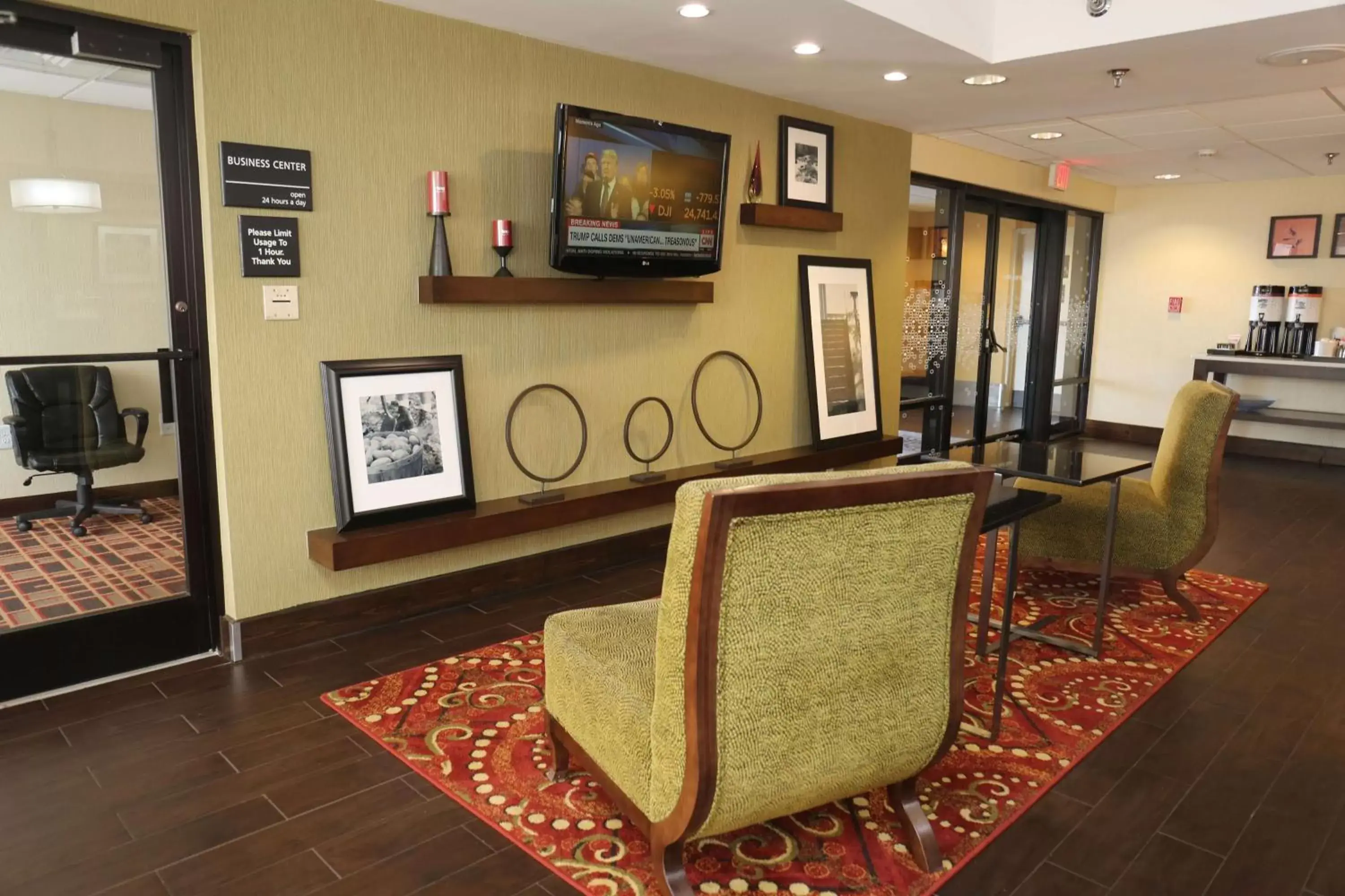 Lobby or reception, TV/Entertainment Center in Hampton Inn Sumter
