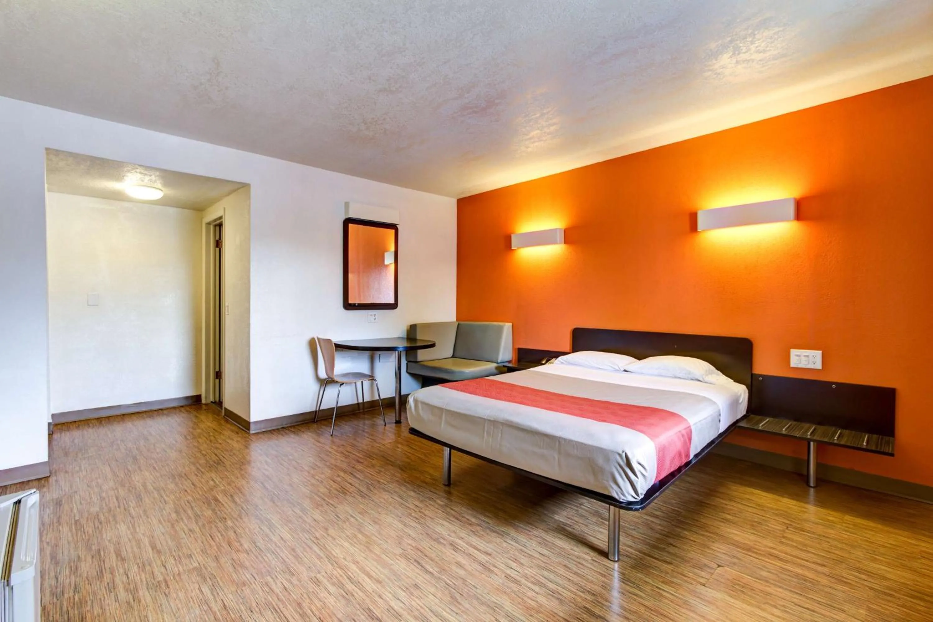 TV and multimedia, Bed in Motel 6-Richfield, OH