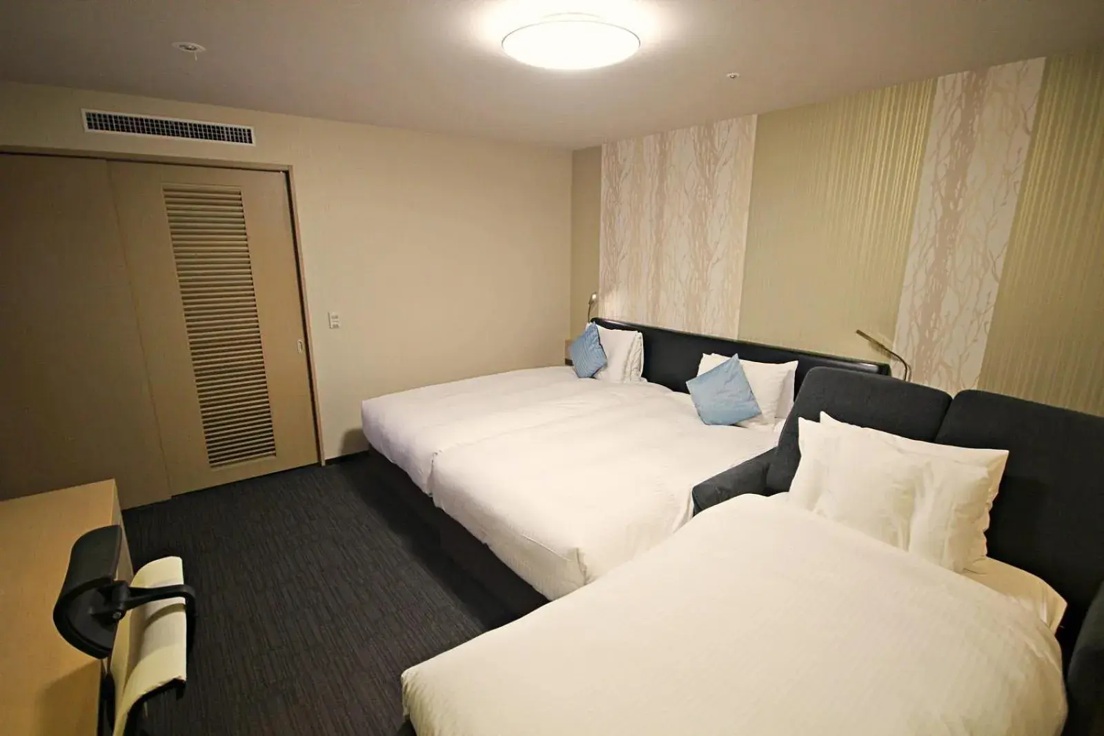 View (from property/room), Bed in Richmond Hotel Premier Musashikosugi