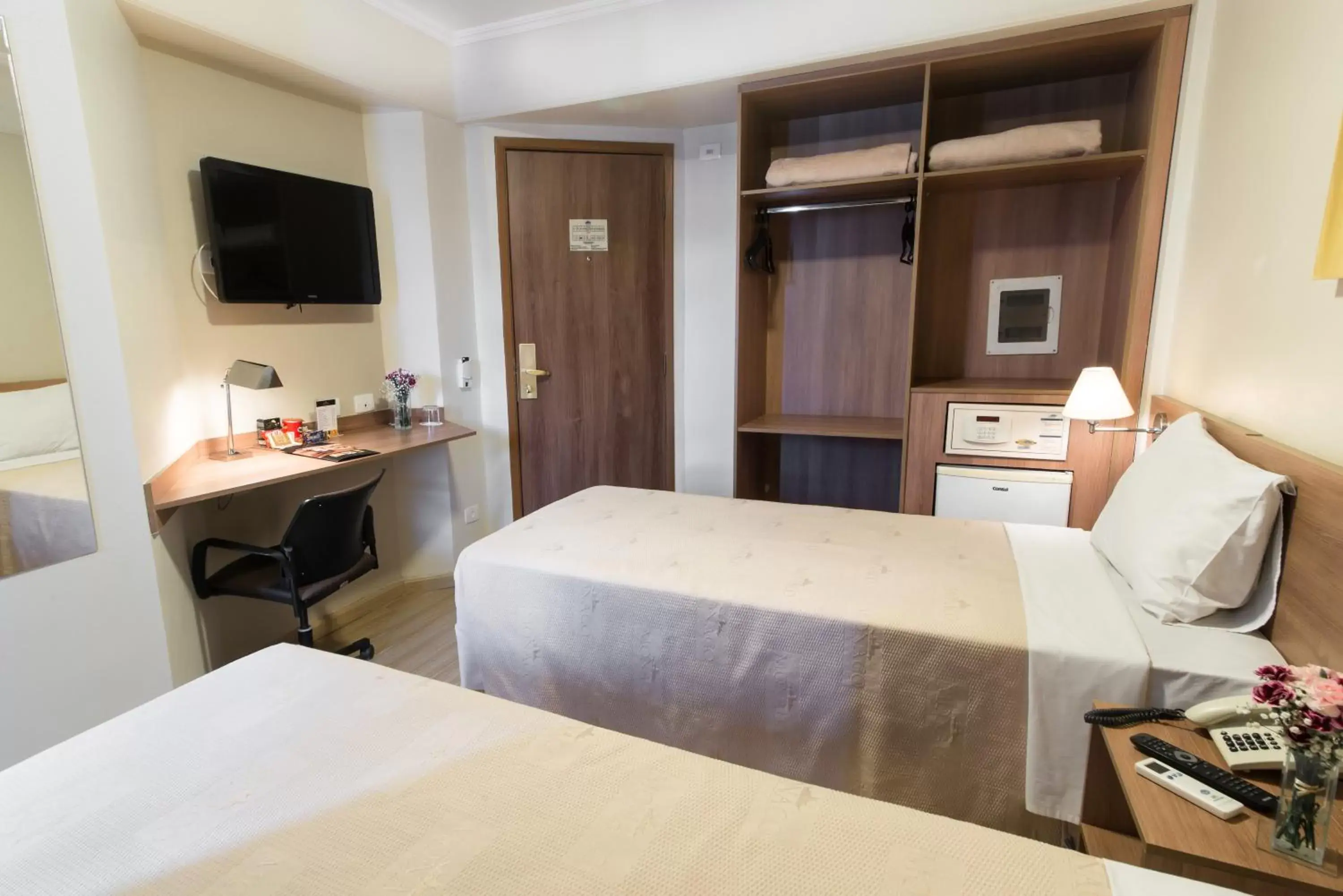 Standard Twin Room in Summit Hotel Monaco Standard Twin Room in Summit Hotel Monaco