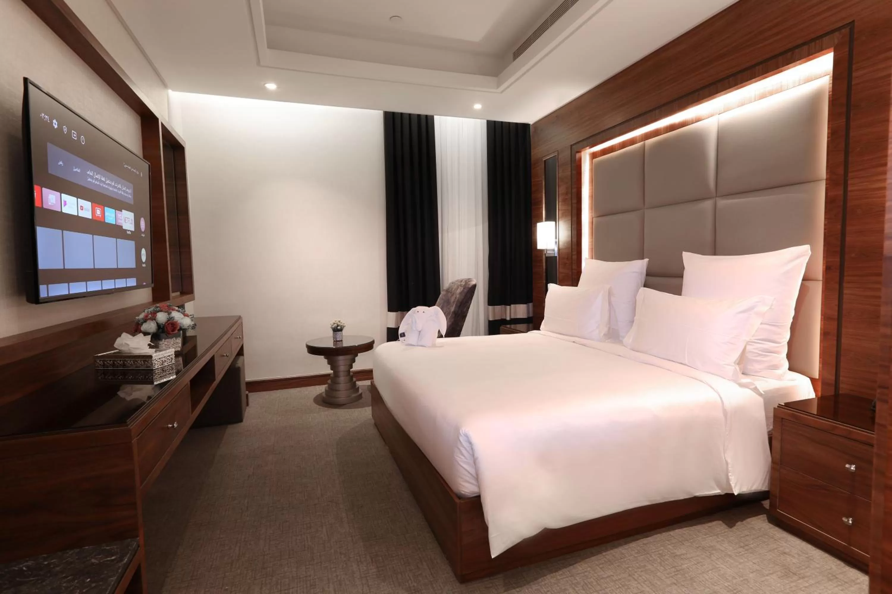 Property building, Bed in Weekend Hotel Sari