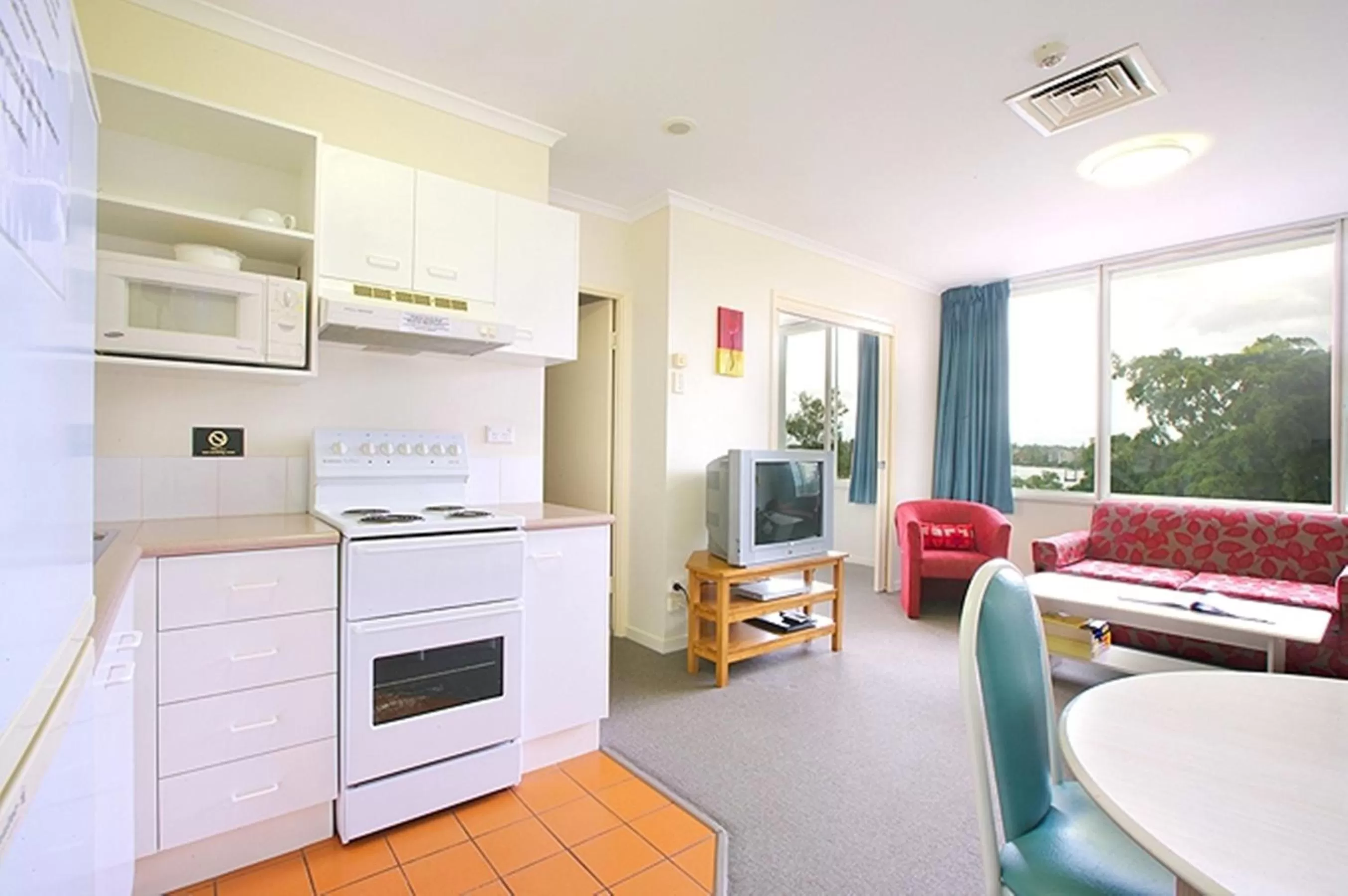 Kitchen or kitchenette in Chasely Apartment Hotel