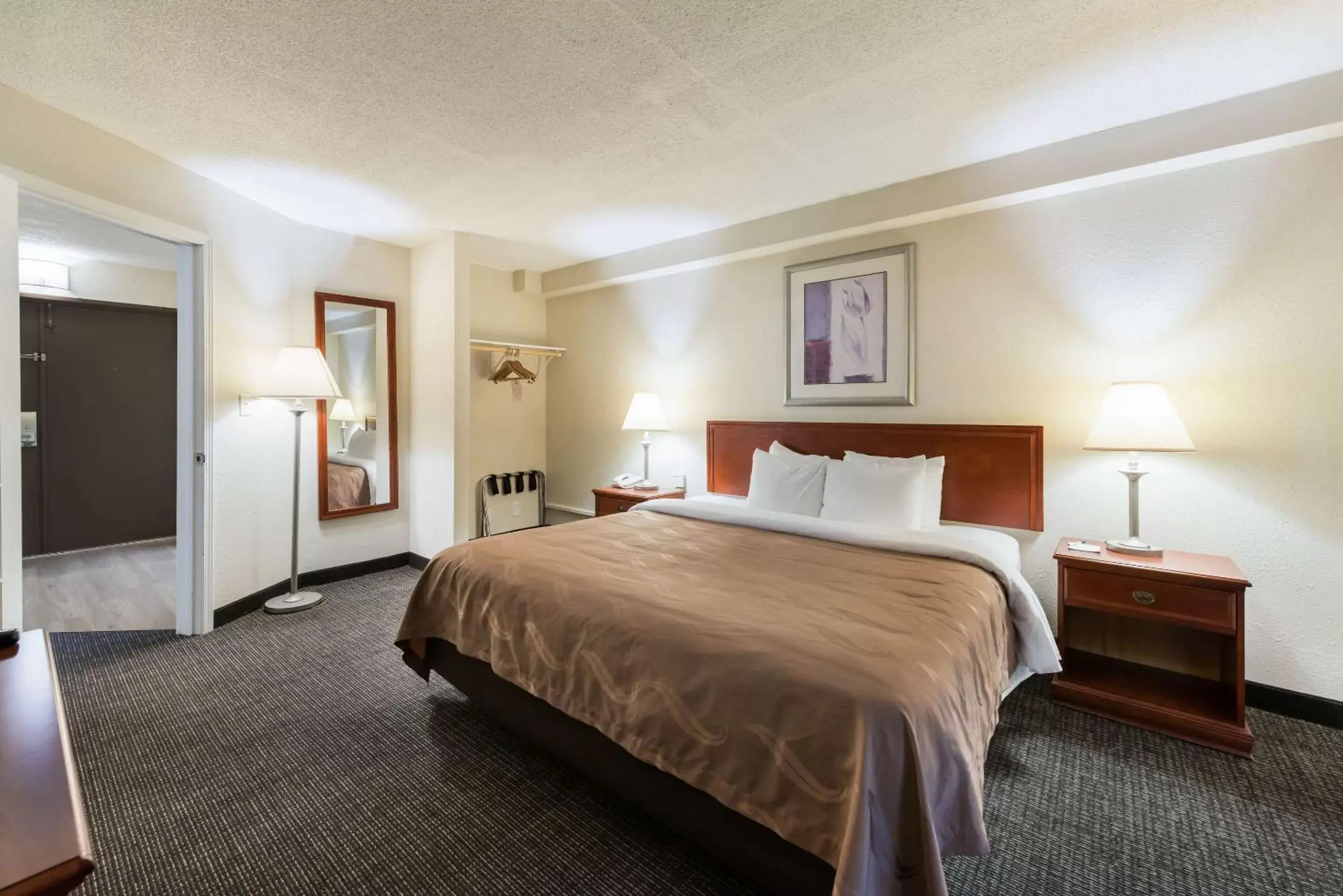 Photo of the whole room, Bed in Quality Inn Bradley- Bourbonnais