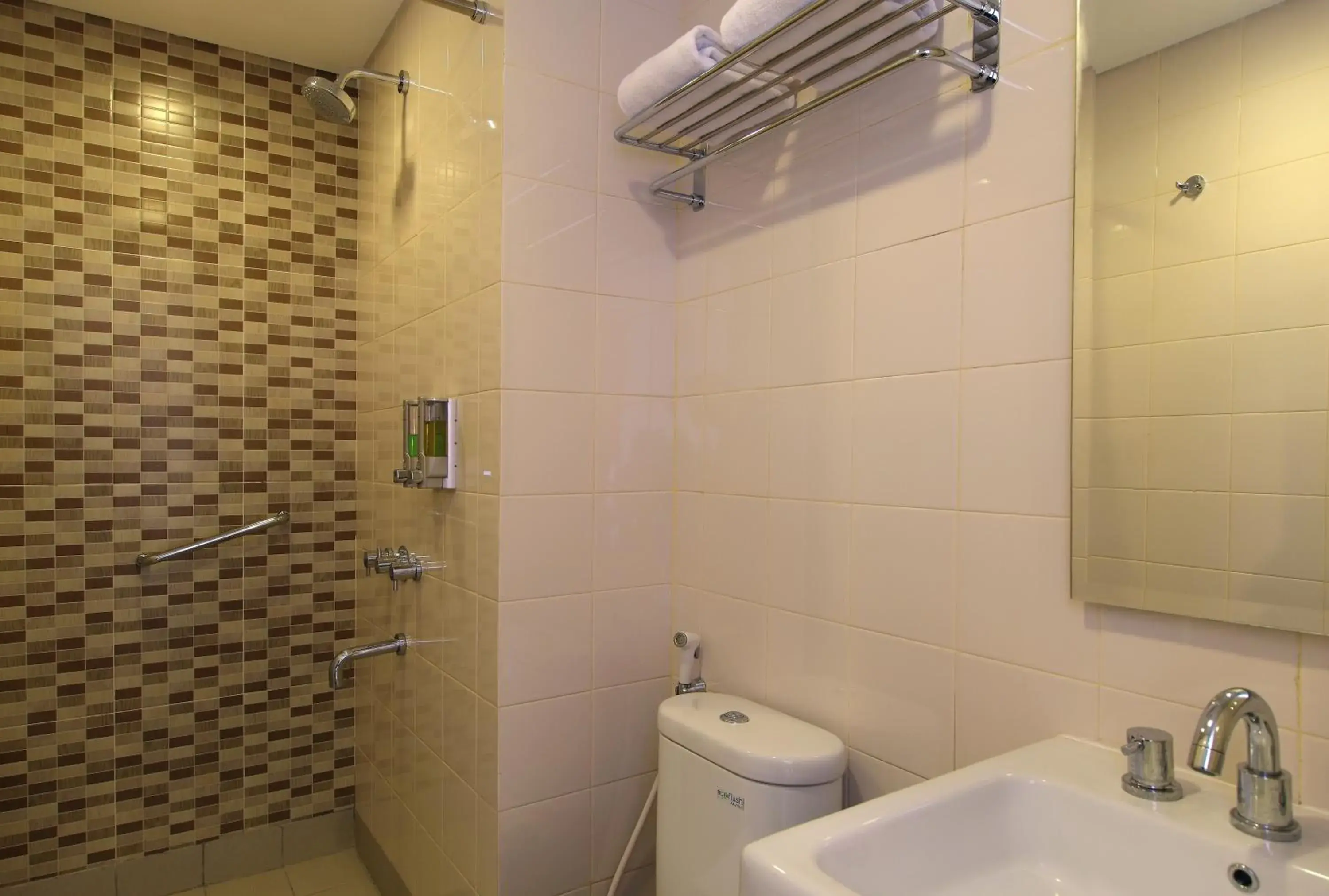 Bathroom in Hotel Amaris Tendean