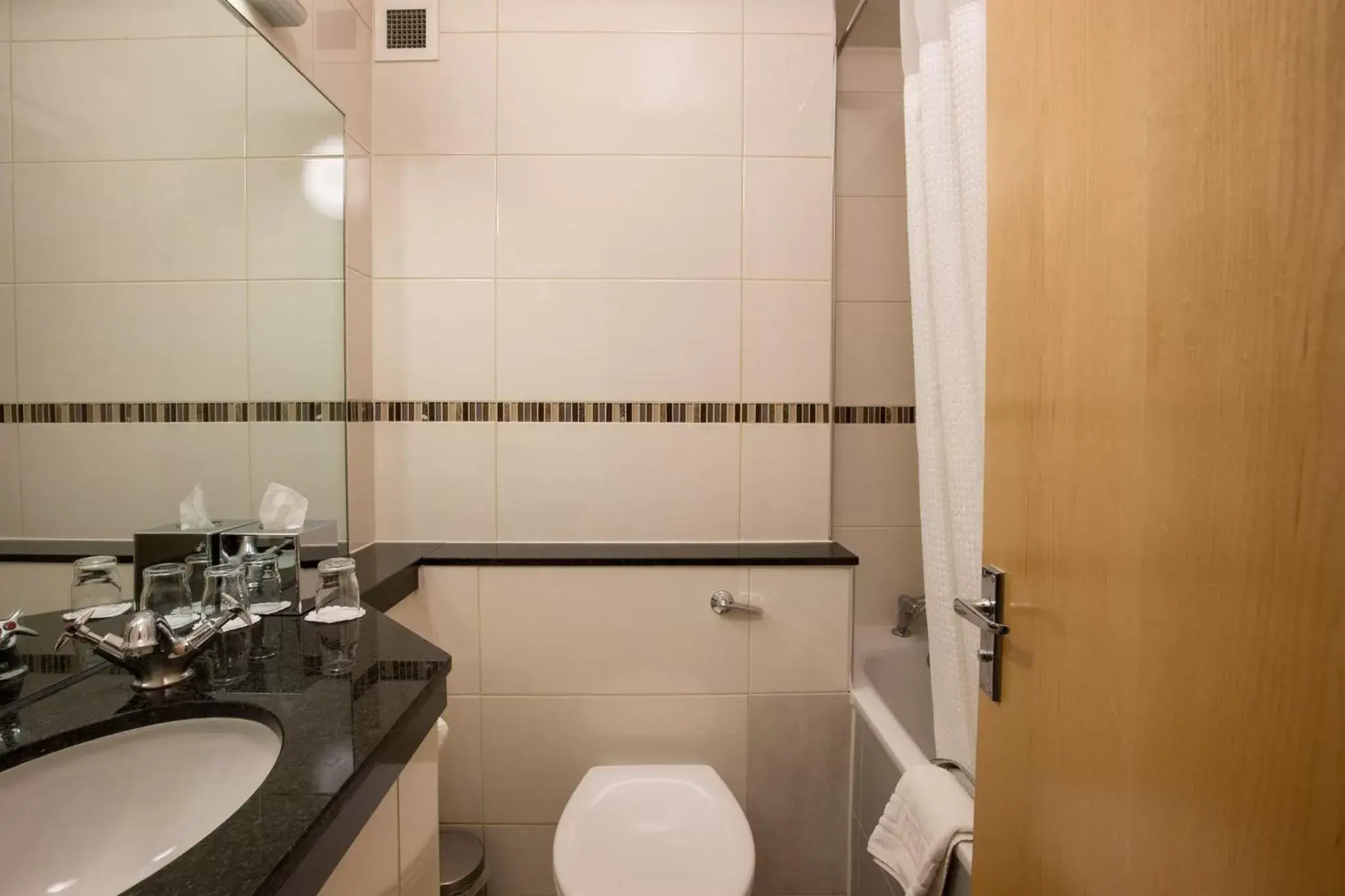 Photo of the whole room, Bathroom in Tavistock Hotel