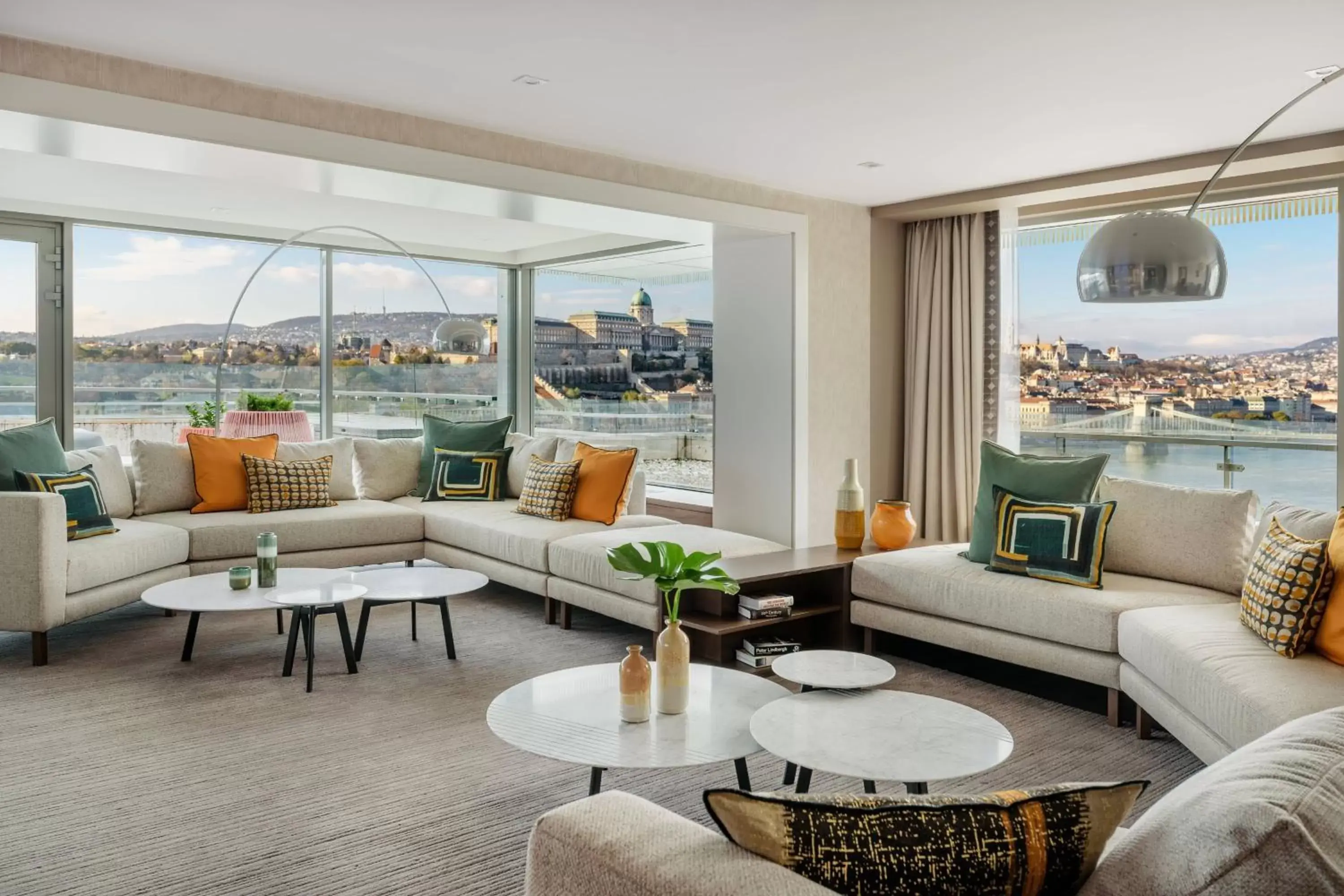 Living room, Seating Area in Budapest Marriott Hotel