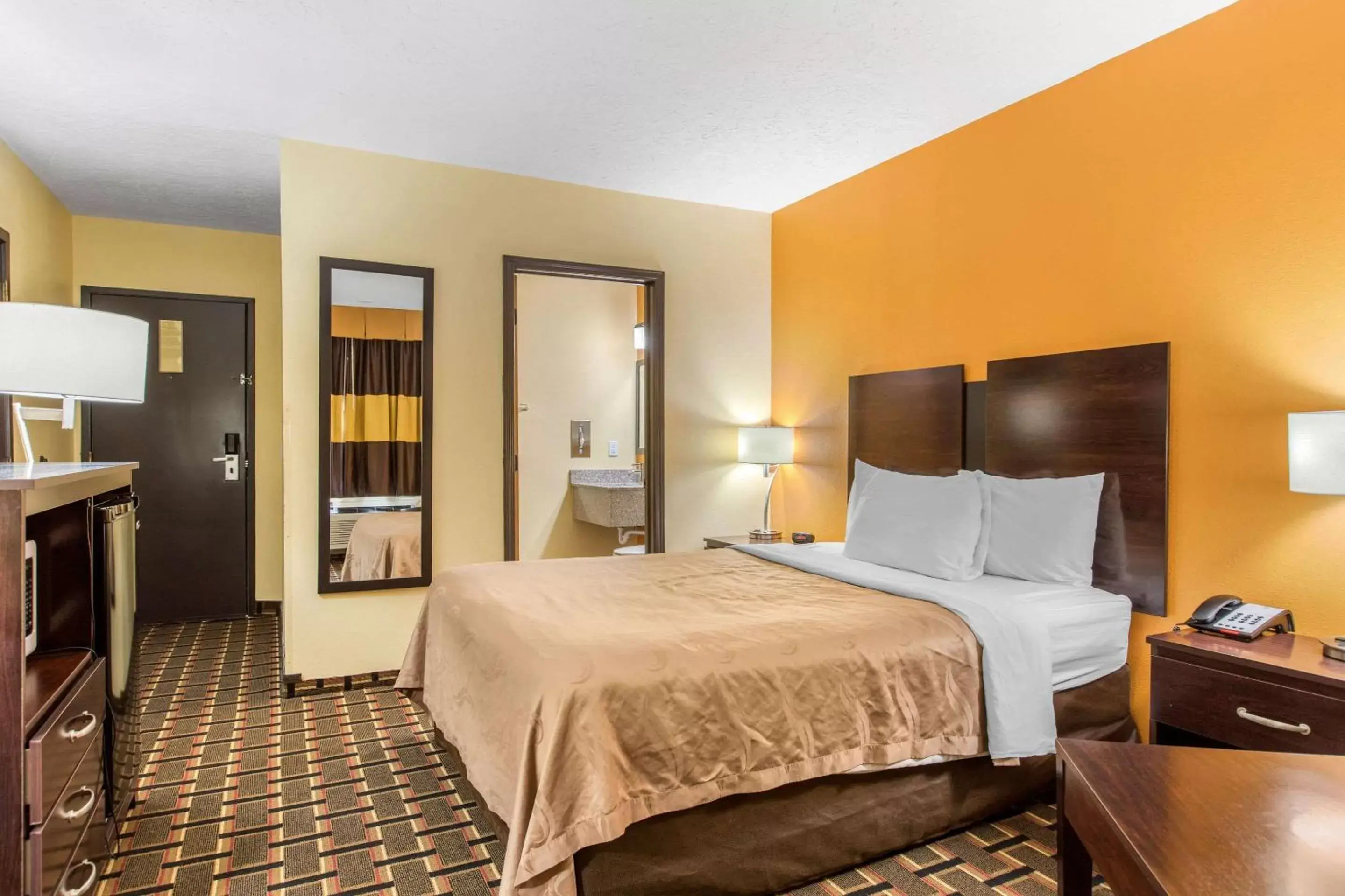 Photo of the whole room, Bed in Quality Inn Grand Rapids Near Downtown