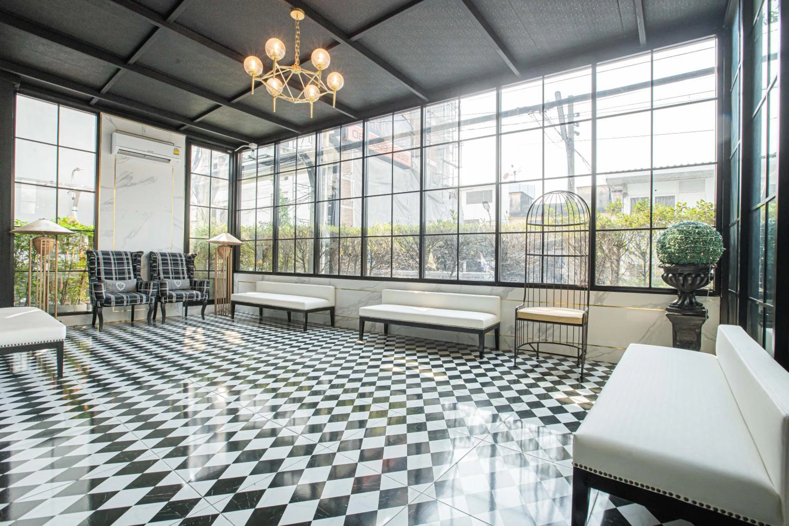 Marigold Sukhumvit - Free Shuttle to BTS Bearing Station